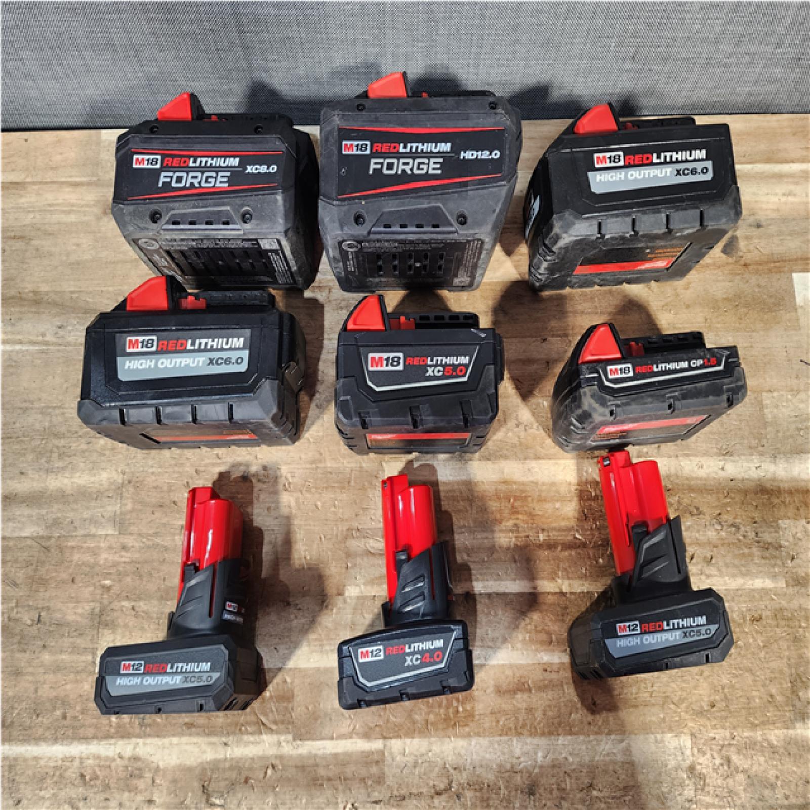 HOUSTON LOCATION - AS - IS MILWAUKEE BATTERY PACK QTY - 10