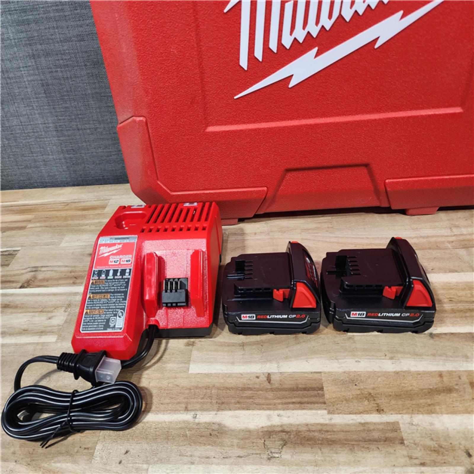 HOUSTON LOCATION - AS-IS (APPEARS LIKE NEW) Milwaukee 18V Lithium-Ion Cordless Short Throw Press Tool with 3 PEX Crimp Jaws Kit