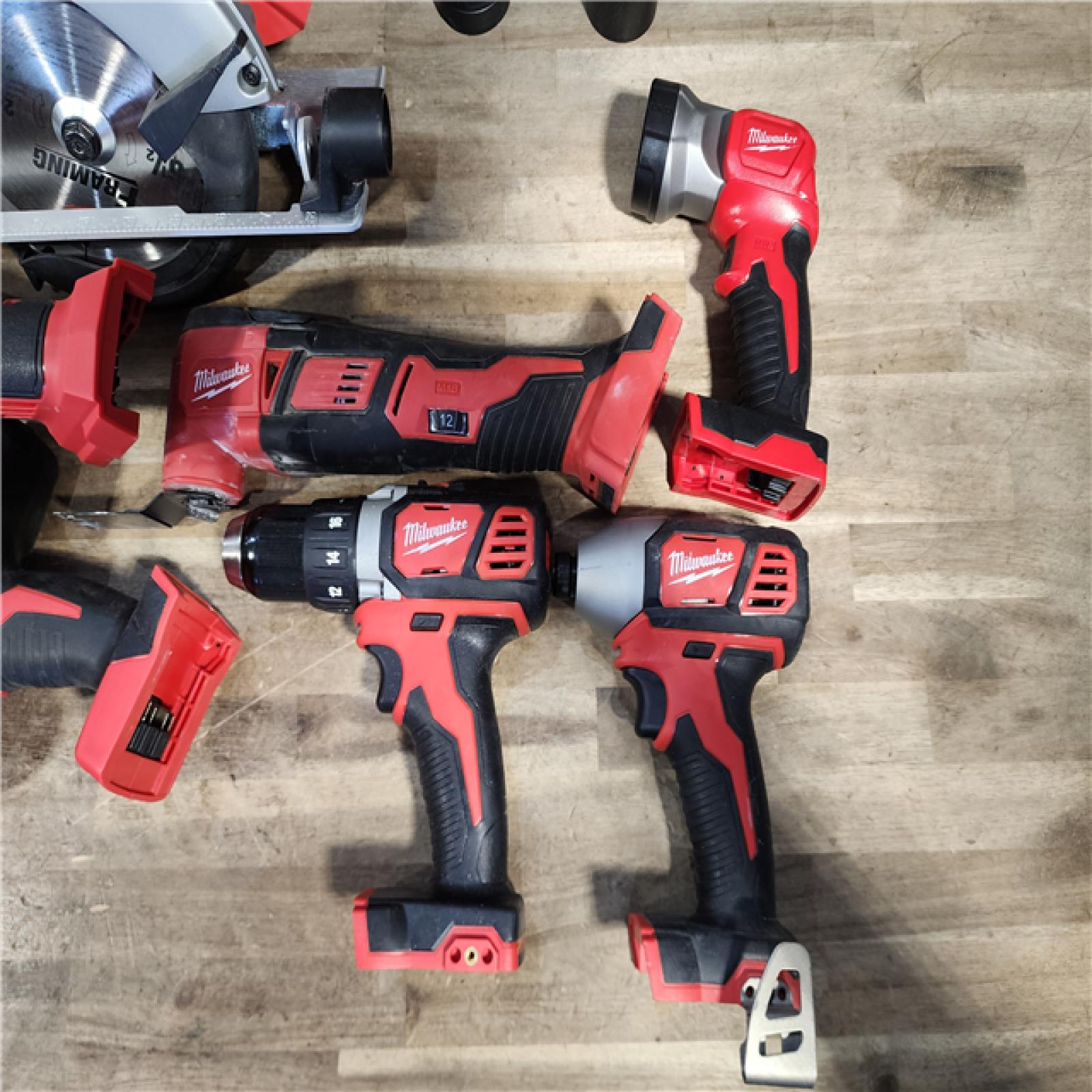HOUSTON LOCATION - AS-IS MILWAUKEE 9 TOOL COMBO KIT W/ (2) BATTERY & CHARGER
