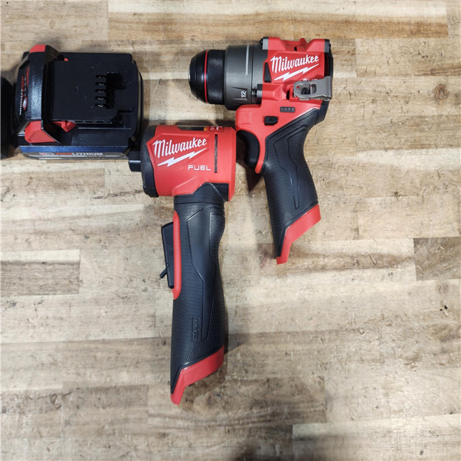 HOUSTON LOCATION - AS - IS Milwaukee 2 Tool Combo Kit W/ (2) Battery & Charger