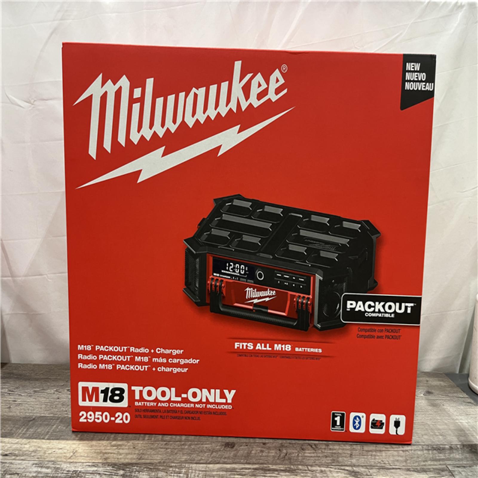 NEW - Milwaukee M18 Lithium-Ion Cordless PACKOUT Radio/Speaker with Built-In Charger