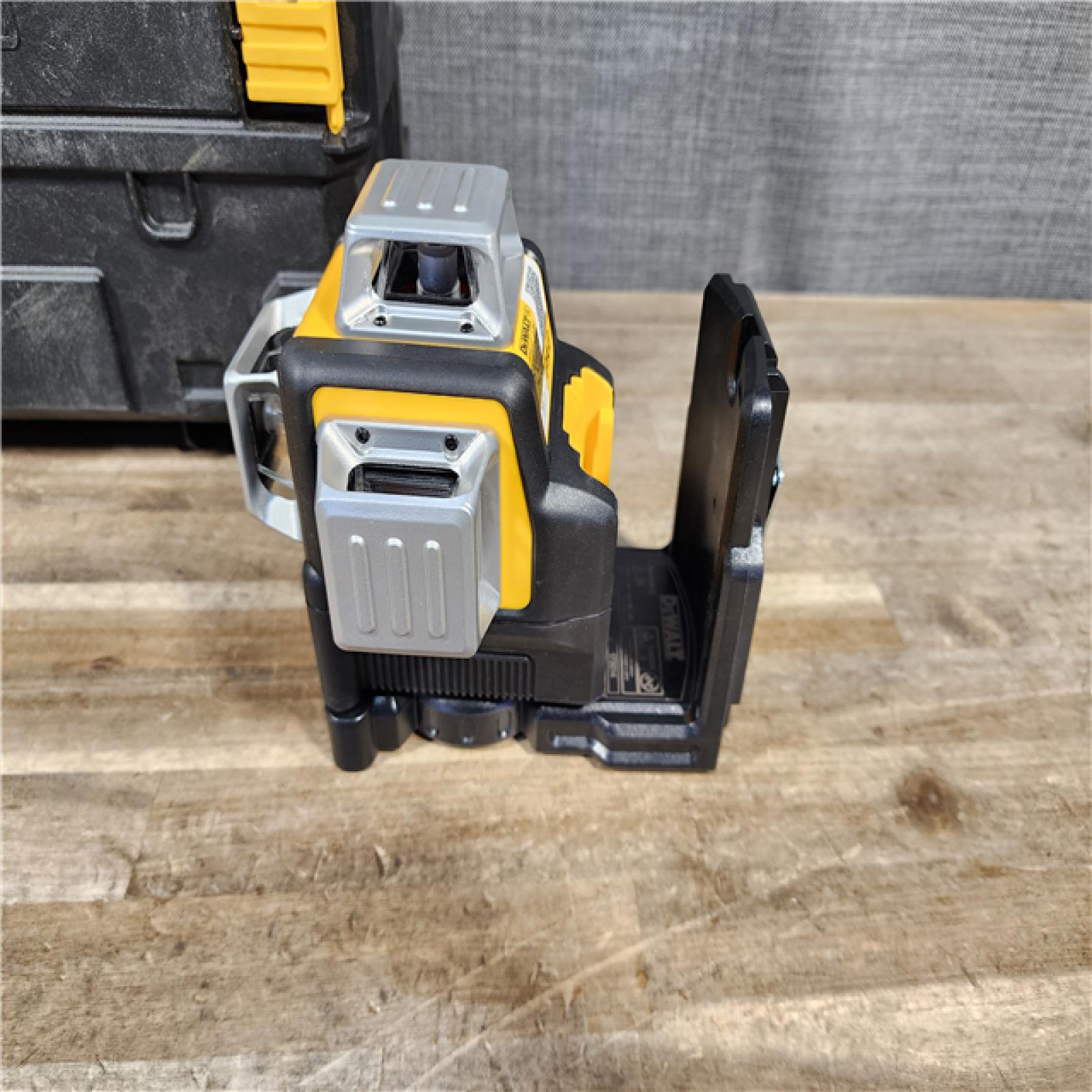 HOUSTON LOCATION - AS-IS DEWALT 12V MAX Lithium-Ion 100 ft. Green Self-Leveling 3-Beam 360 Degree Laser Level with 2.0Ah Battery  Charger and Case