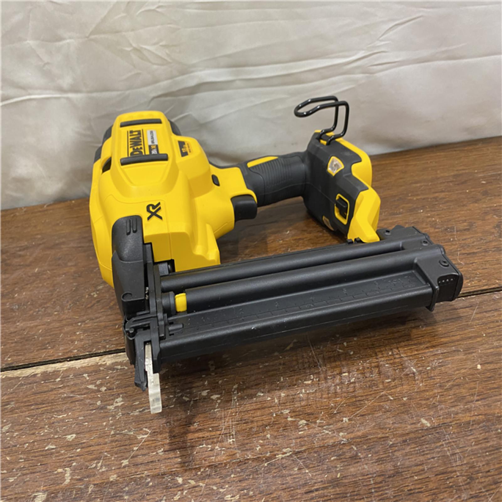 AS-IS DEWALT 20V MAX XR 18 Gauge Brad Nailer Kit
