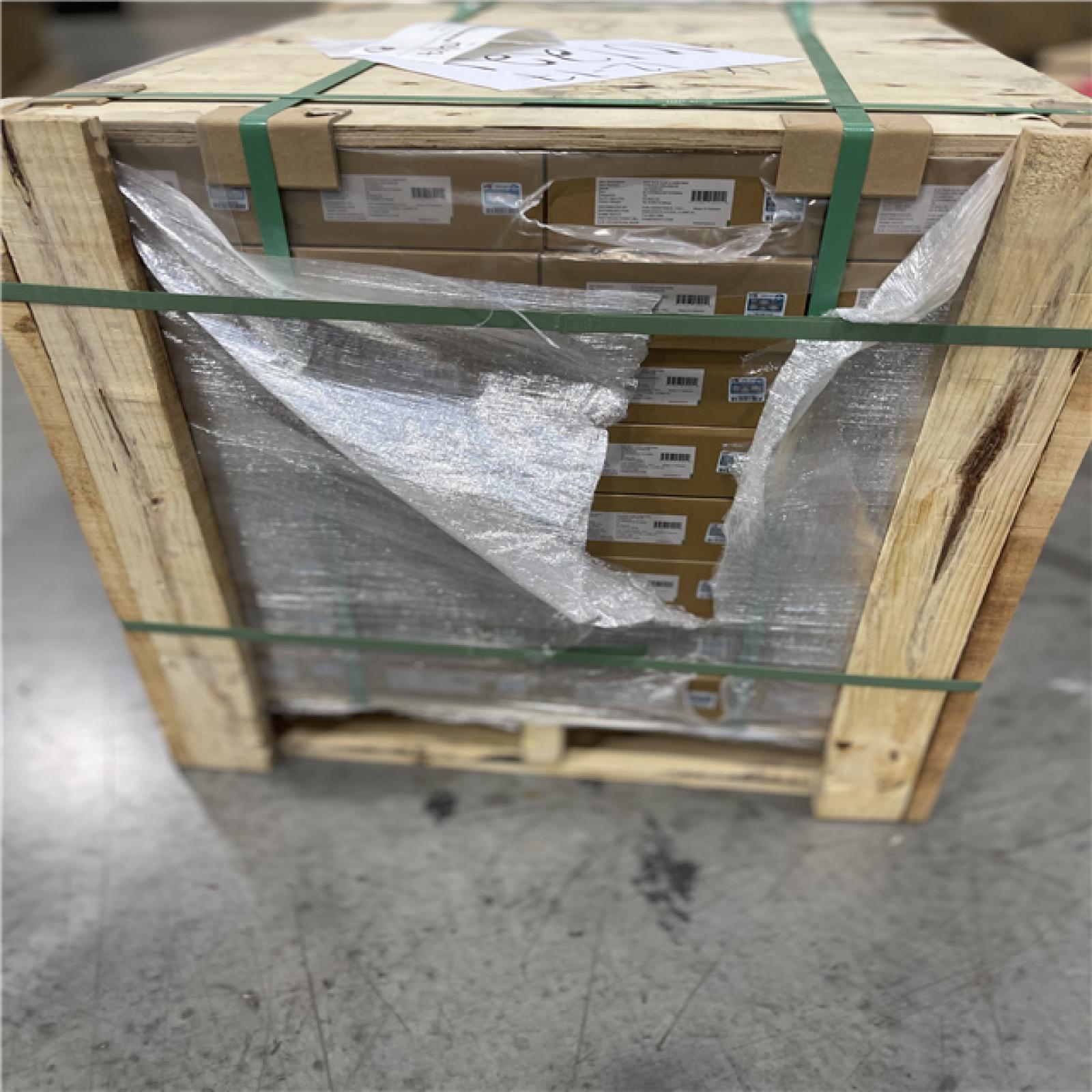 DALLAS LOCATION - TrafficMaster Elk Run 6 MIL x 6 in. W x 36 in. L Waterproof Click Lock Vinyl Plank Flooring (23.95 sq. ft./Case) PALLET-(32 UNITS)