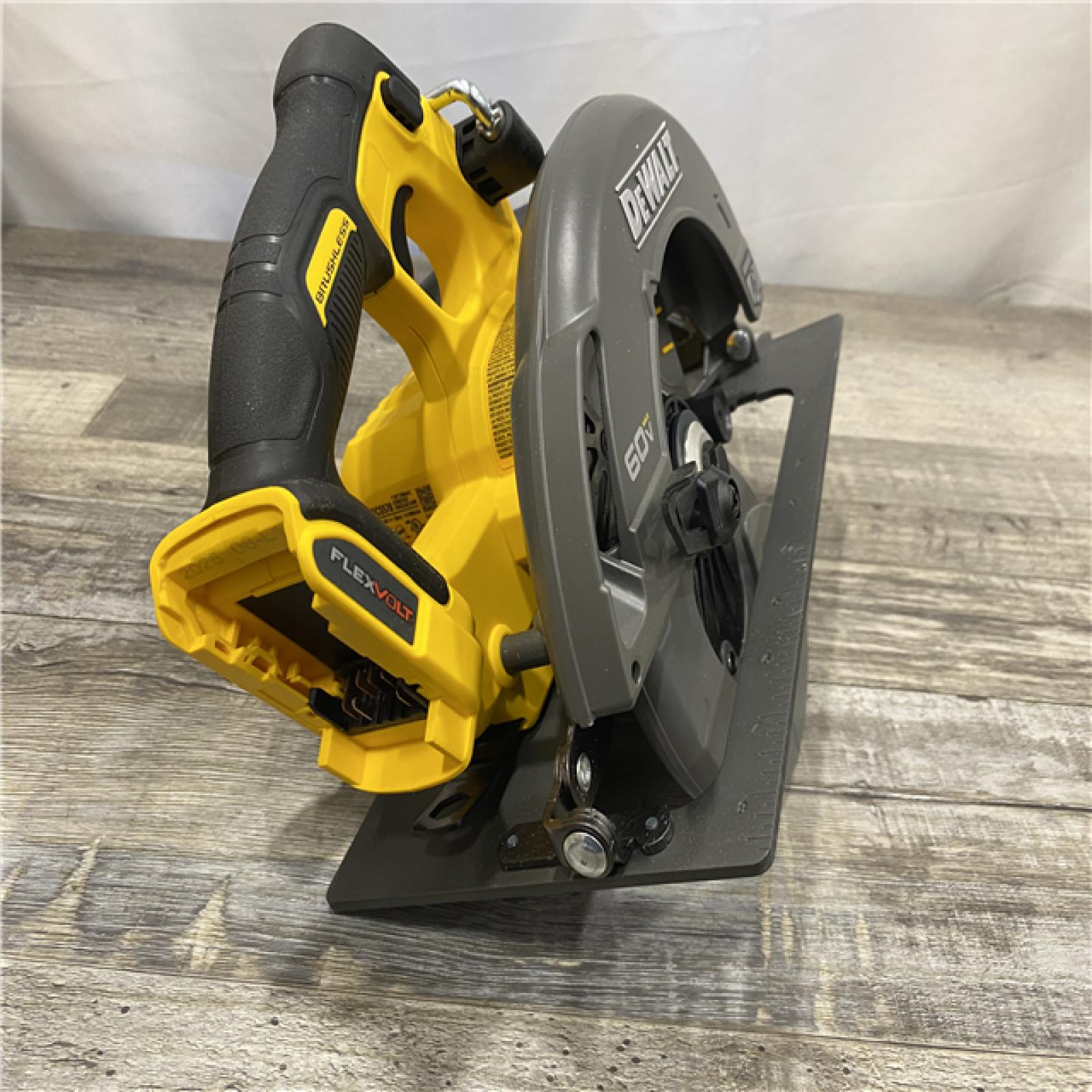 AS-IS DEWALT FLEXVOLT 60V MAX Cordless Brushless 7-1/4 in. Circular Saw with Brake (Tool Only)