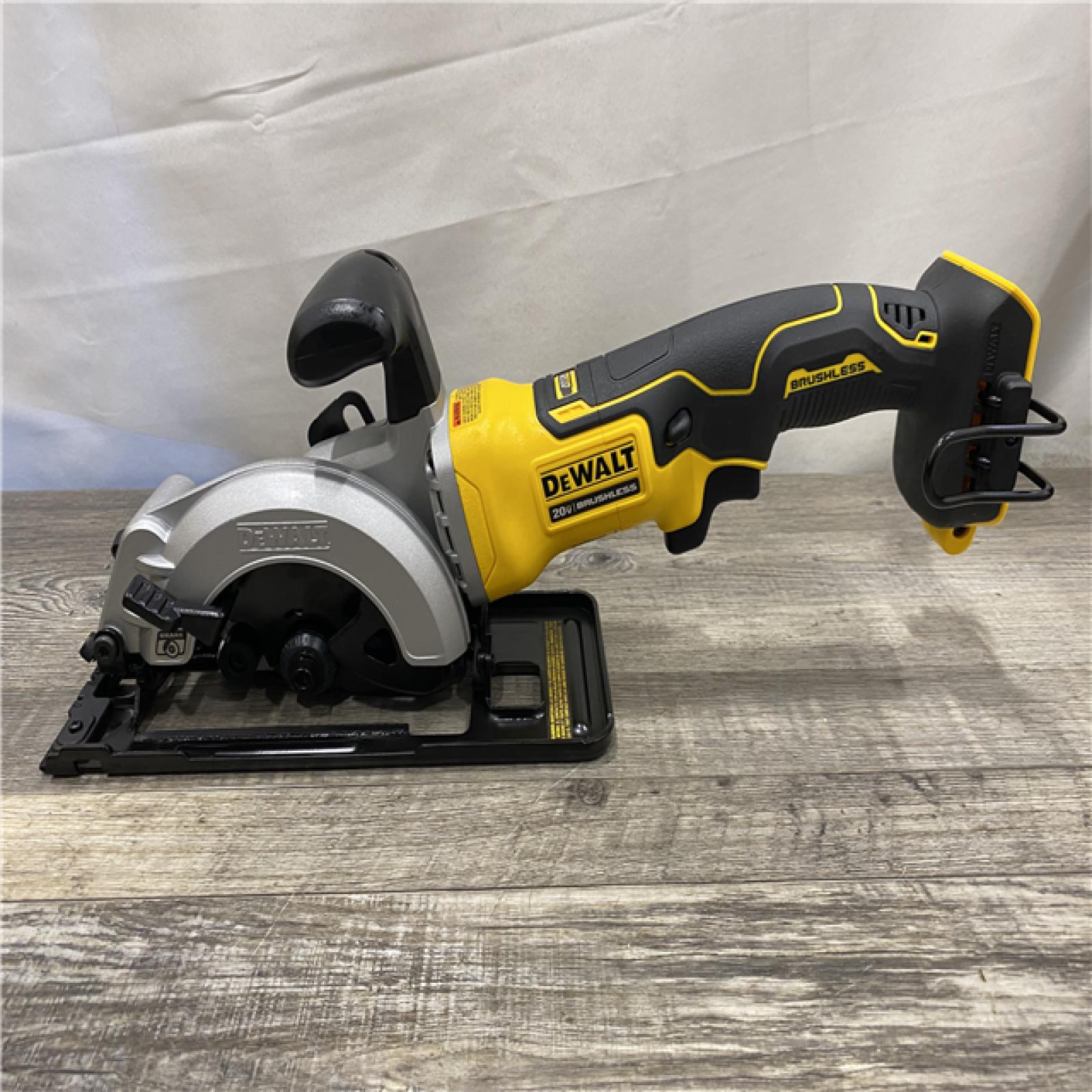 AS-IS DEWALT Atomic 20-Volt Maximum Lithium-Ion Cordless Brushless 4-1/2 in. Circular Saw Kit