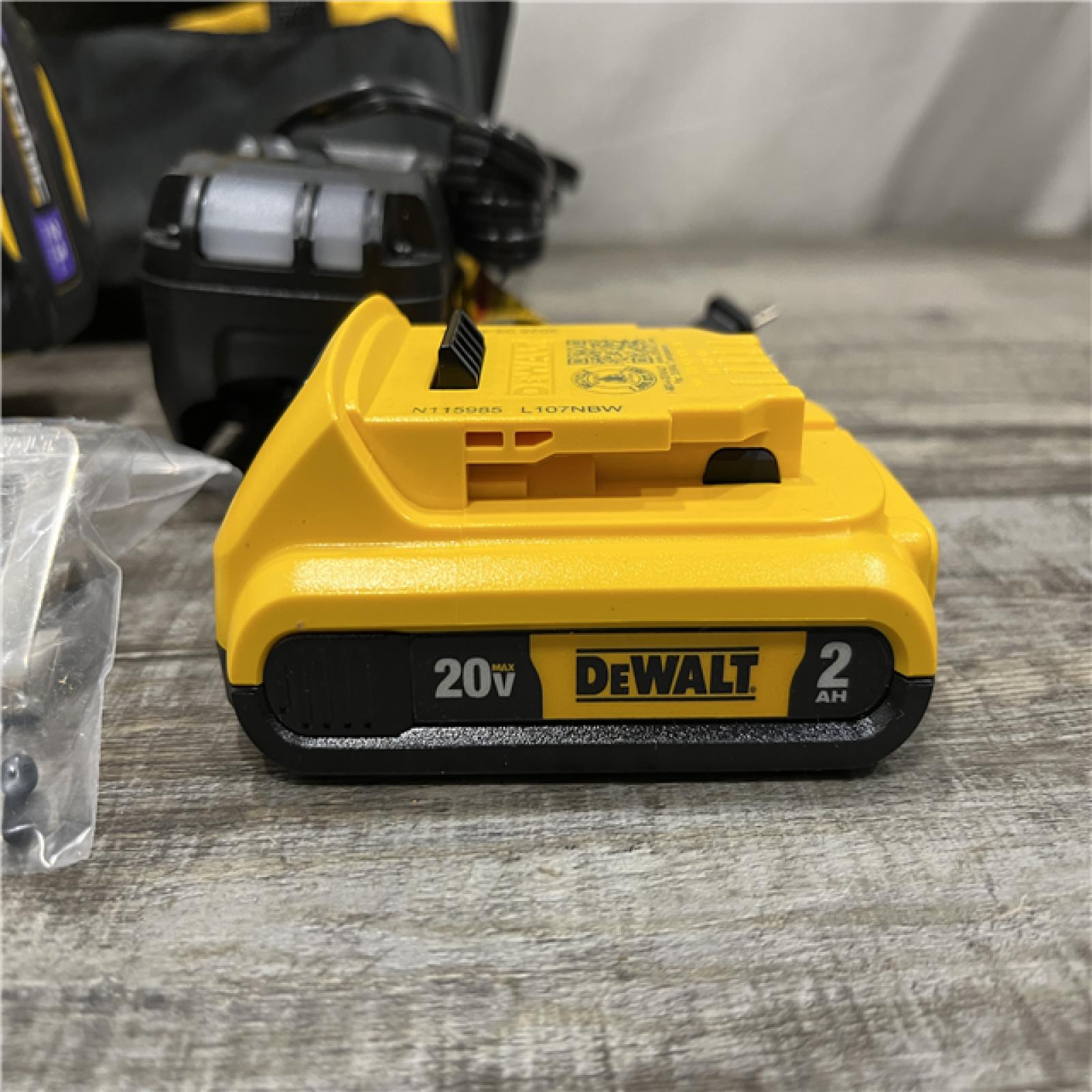 AS-IS DEWALT ATOMIC 20V MAX Lithium Ion Cordless 23 Gauge Pin Nailer Kit