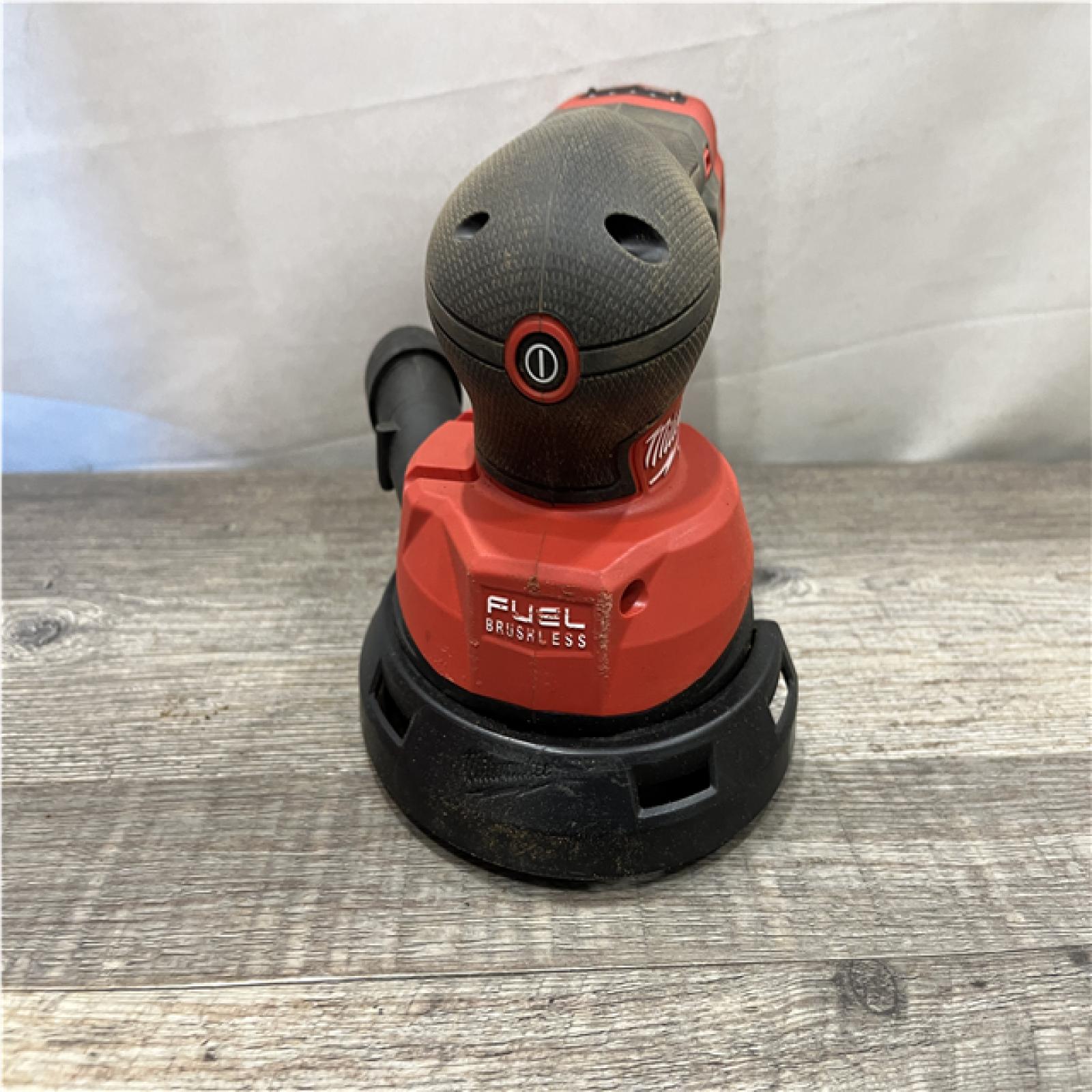 AS-IS Milwaukee 18V Lithium-Ion Brushless Cordless FUEL 5 in. Random Orbit Sander (Tool-Only)