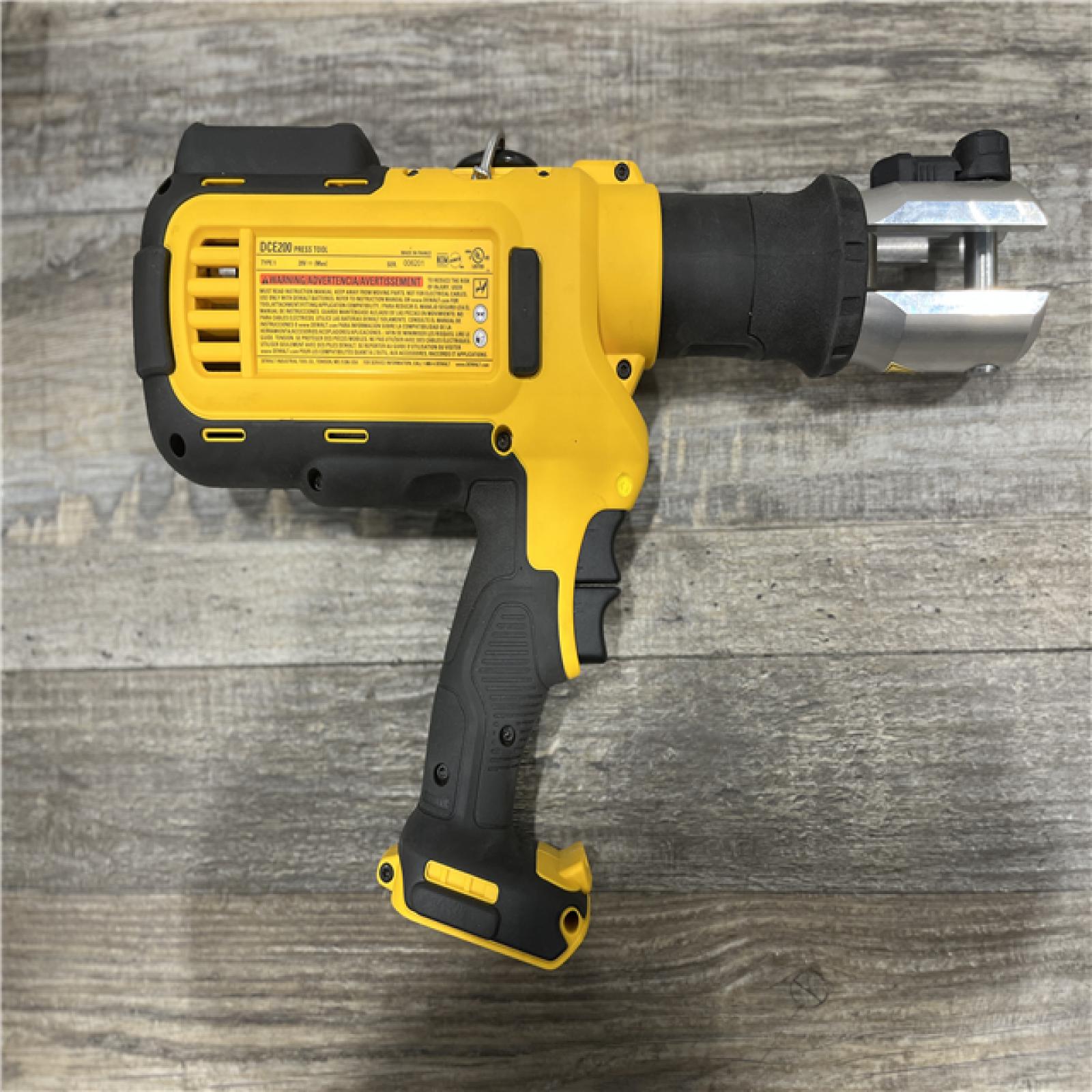 AS-IS DEWALT DCE200M2K 20V MAX* 1/2 - 4 Plumbing Press Tool Kit