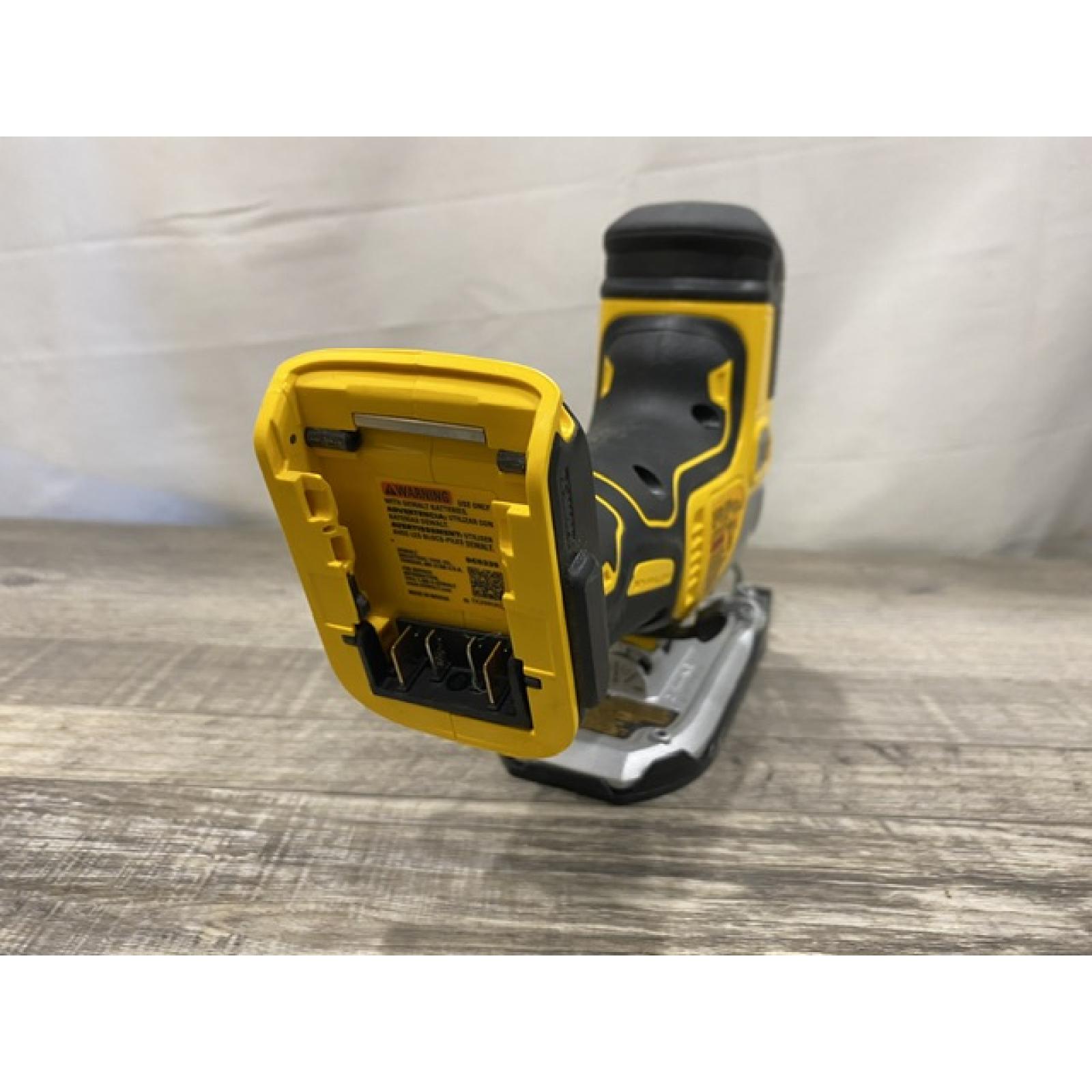 AS-IS DEWALT 20V MAX XR Cordless Barrel Grip Jigsaw (Tool Only)