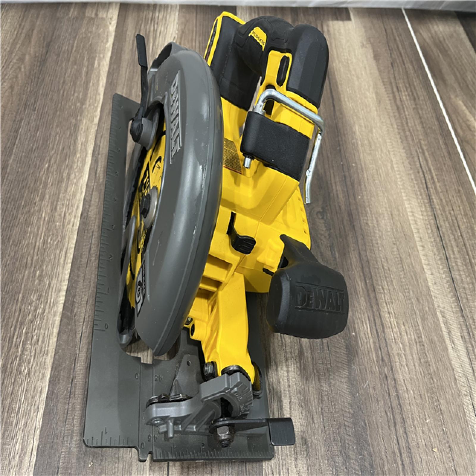 GOOD DeWALT Flexvolt Max 7-1/4  60V Brushless Circular Saw DCS578B
