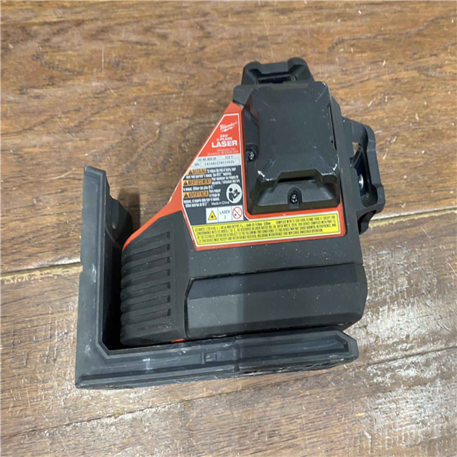 AS-IS Milwaukee-3632-21 M12 Green Beam Laser 360Â° 3-Plane Kit