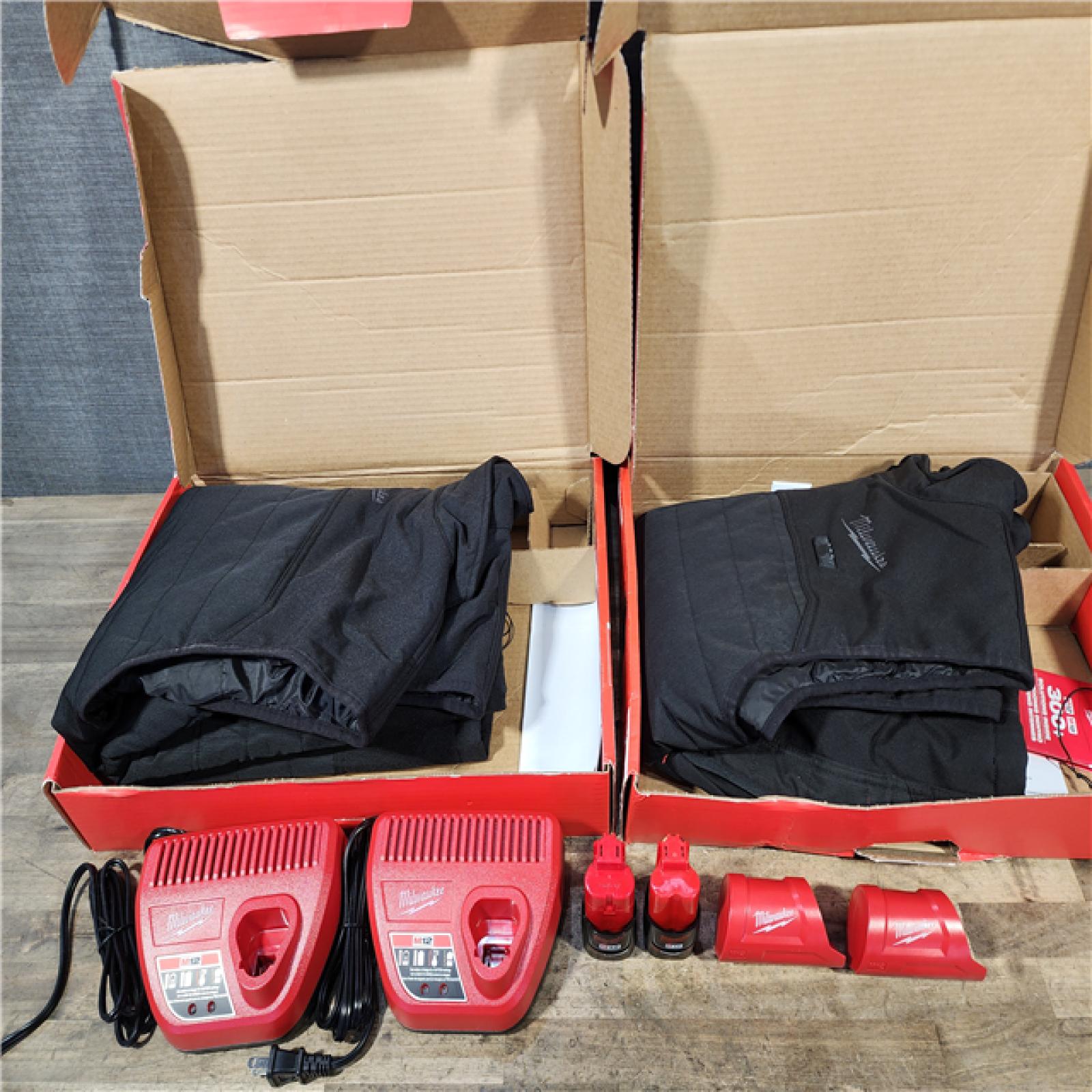 HOUSTON LOCATION - AS-IS MILWAUKEE 2 HEATED CLOTHING COMBO KIT