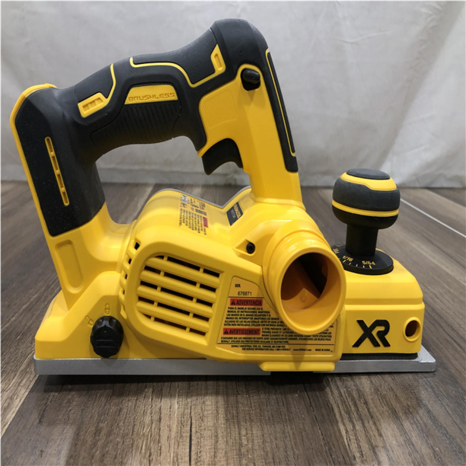 AS-IS DEWALT 20V 8 in. Compact Cordless Hedge Trimmer (Tool-Only)