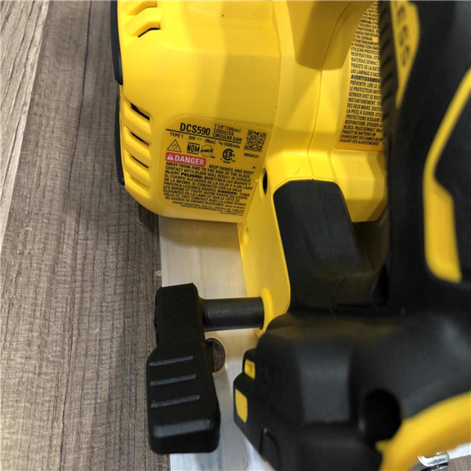 AS-IS DEWALT 20-Volt MAX 7-1/4 in. Cordless Circular Saw (Tool Only)