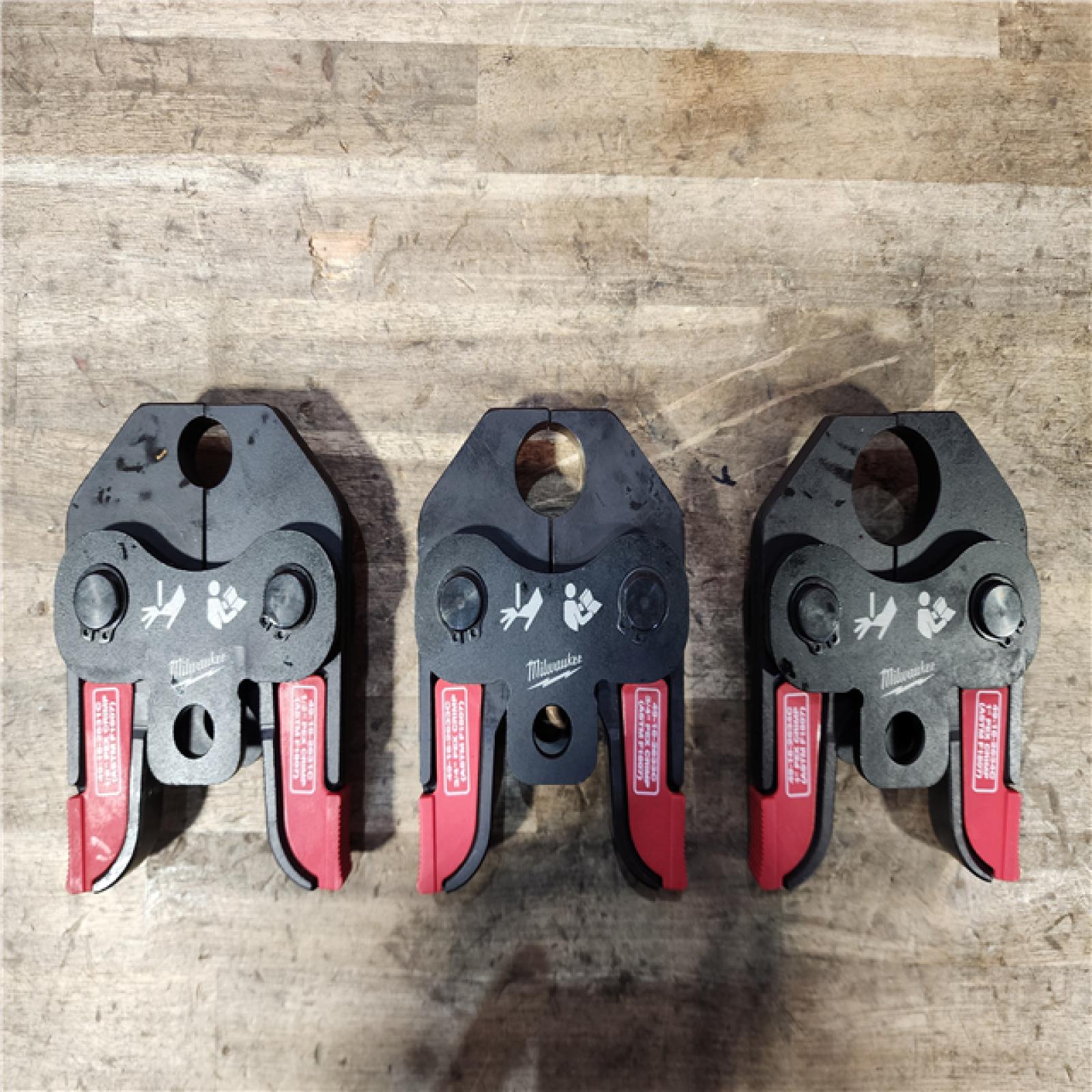HOUSTON LOCATION - AS-IS Milwaukee M18 18V Lithium-Ion Cordless Short Throw Press Tool Kit with 3 PEX Crimp Jaws (2) 2.0 Ah Batteries and Charger