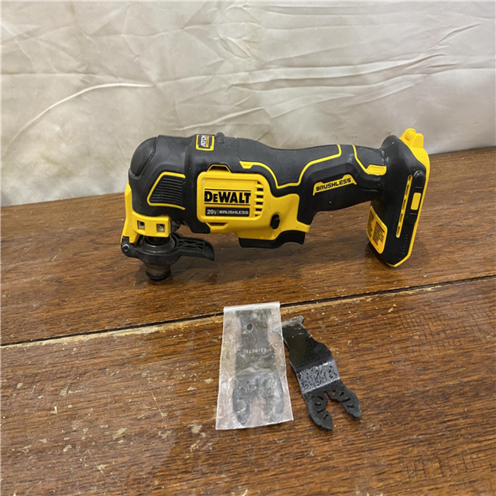AS-IS DEWALT ATOMIC 20V MAX Cordless Brushless Oscillating Multi Tool (Tool Only)