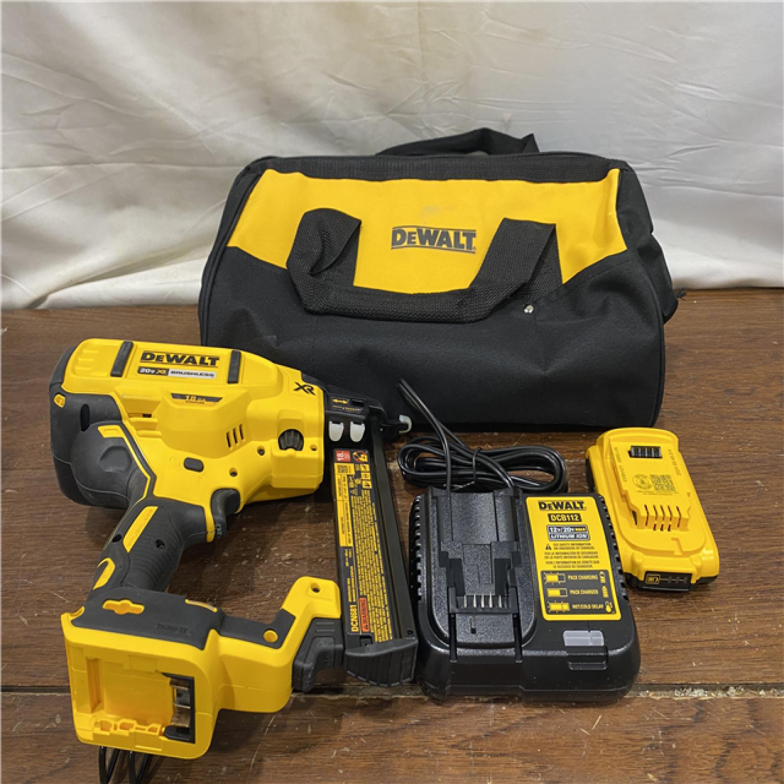 AS-IS DEWALT 20V-MAX XR 18GA BRAD NAILER KIT
