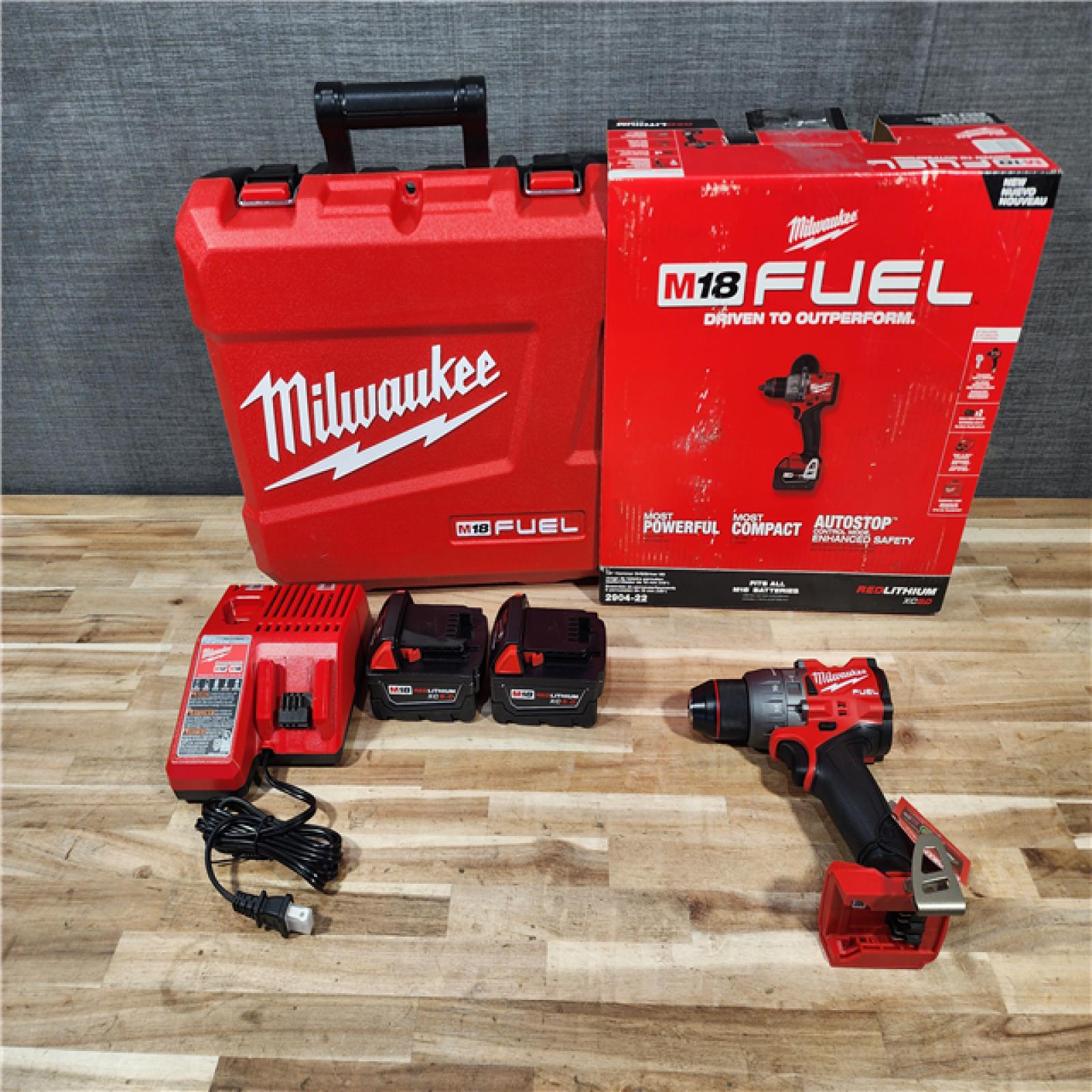 HOUSTON LOCATION - AS-IS (APPEARS LIKE NEW) Milwaukee FUEL 18V Lithium-Ion Brushless Cordless 1/2 in. Hammer Drill Driver Kit
