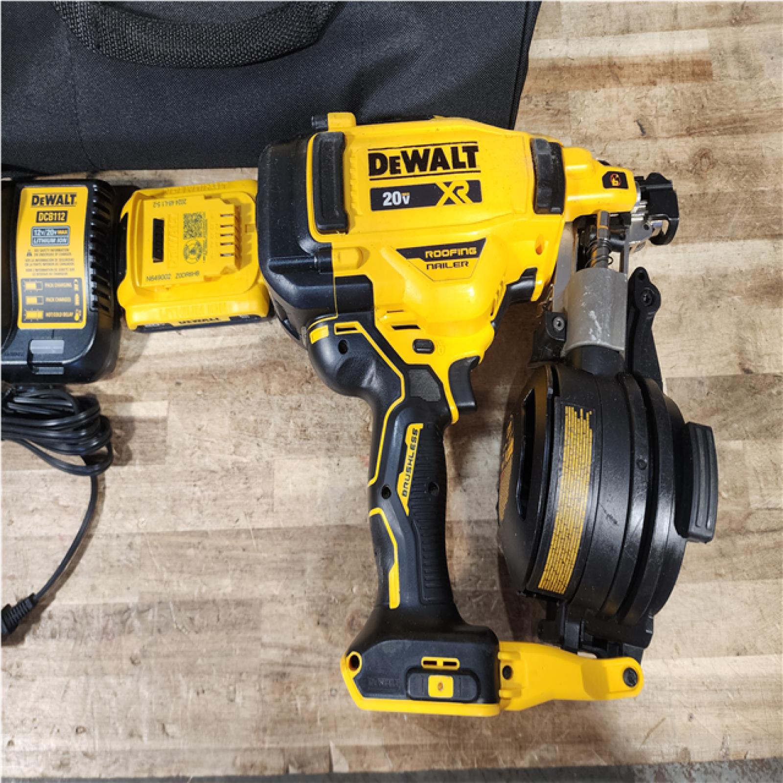HOUSTON LOCATION - AS - IS DEWALT 20V MAX Lithium-Ion 15-Degree Electric Cordless Roofing Nailer Kit