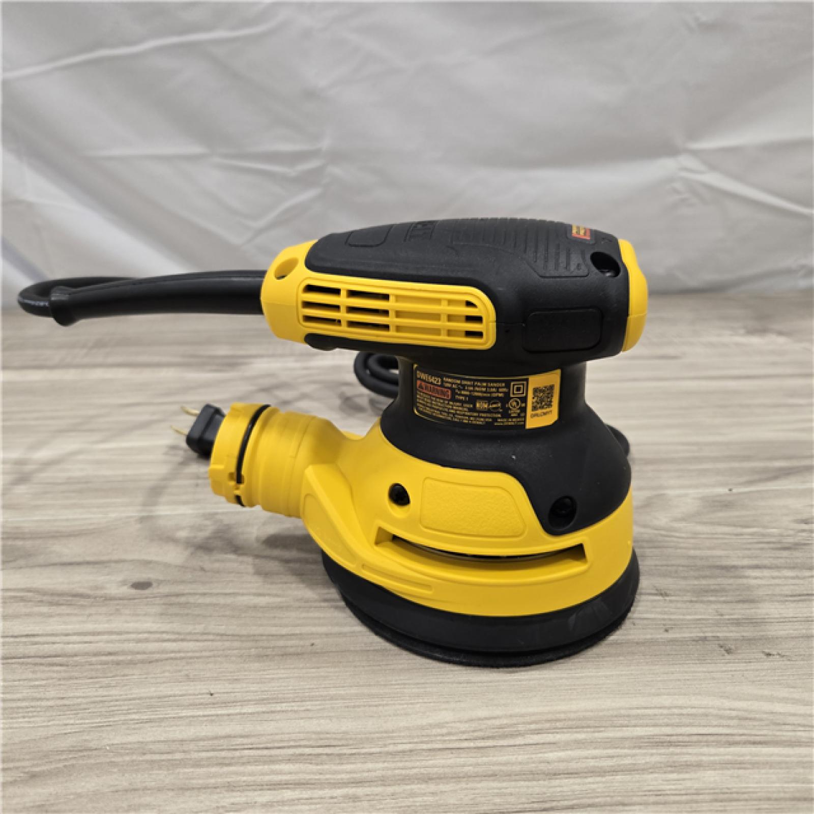 LIKE NEW! - DEWALT 3 Amp Corded 5 in. Variable Speed Random Orbital Sander