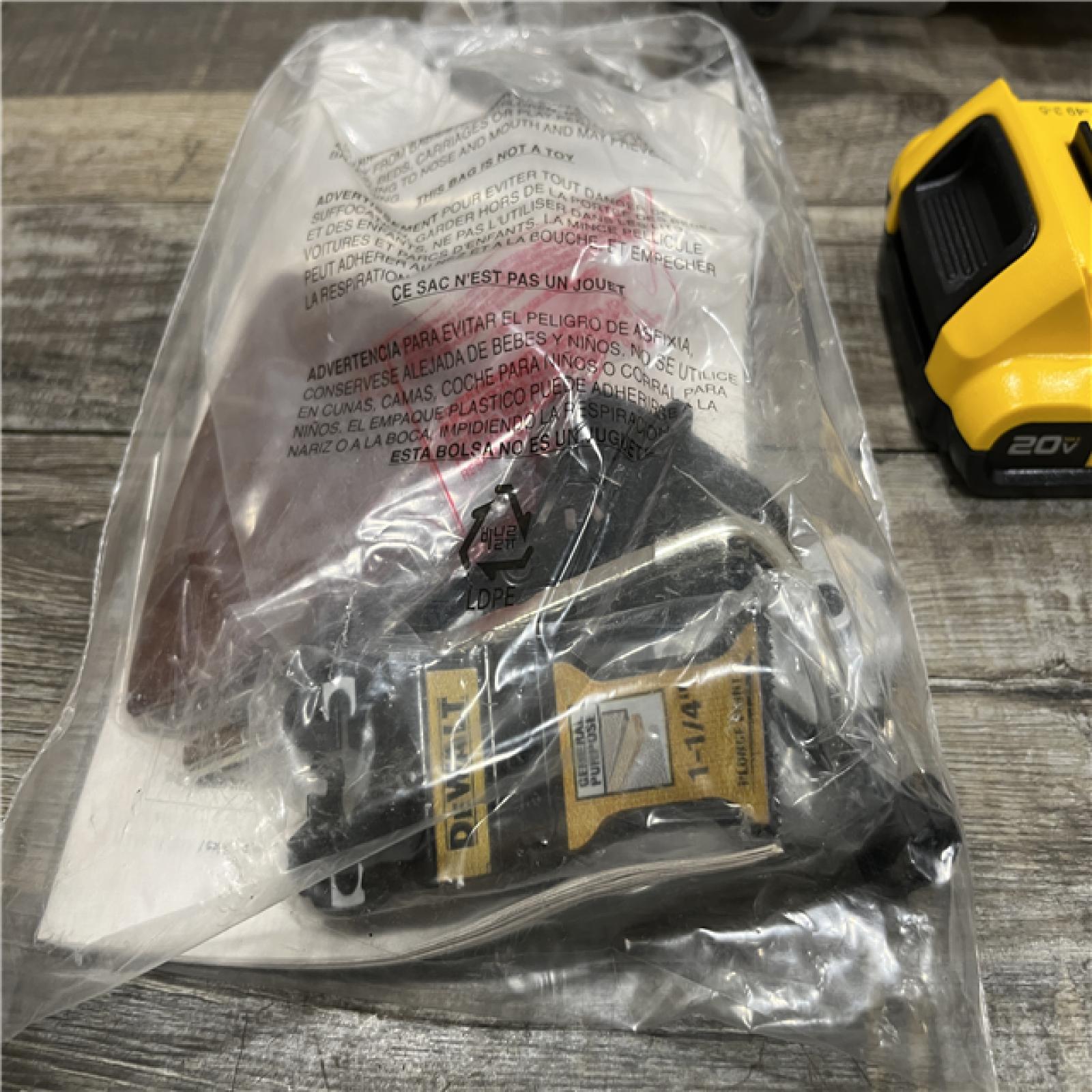 AS-IS DEWALT 20V MAX XR Cordless Brushless 3-Speed Oscillating Multi Tool Kit