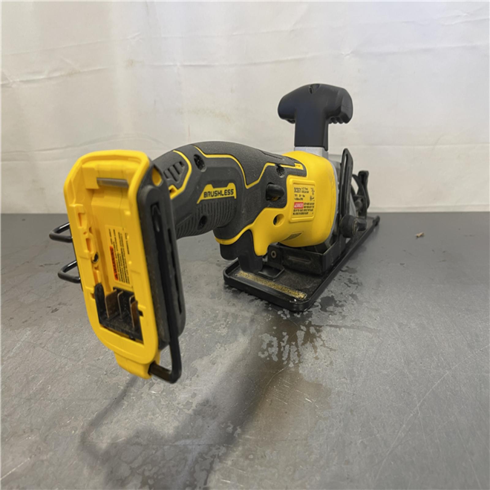 AS-IS - DEWALT ATOMIC 20V MAX Cordless Brushless 4-1/2 in. Circular Saw