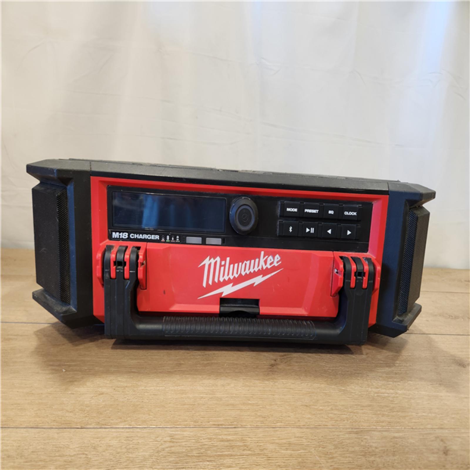 AS-IS- M18 Radio Packout De 18v (sÃ“lo Herramienta)