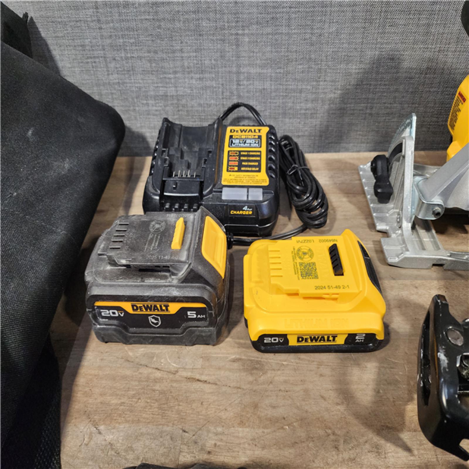 HOUSTON LOCATION - AS-IS DEWALT 7 TOOL COMBO KIT W/ (2) BATTERY & CHARGER