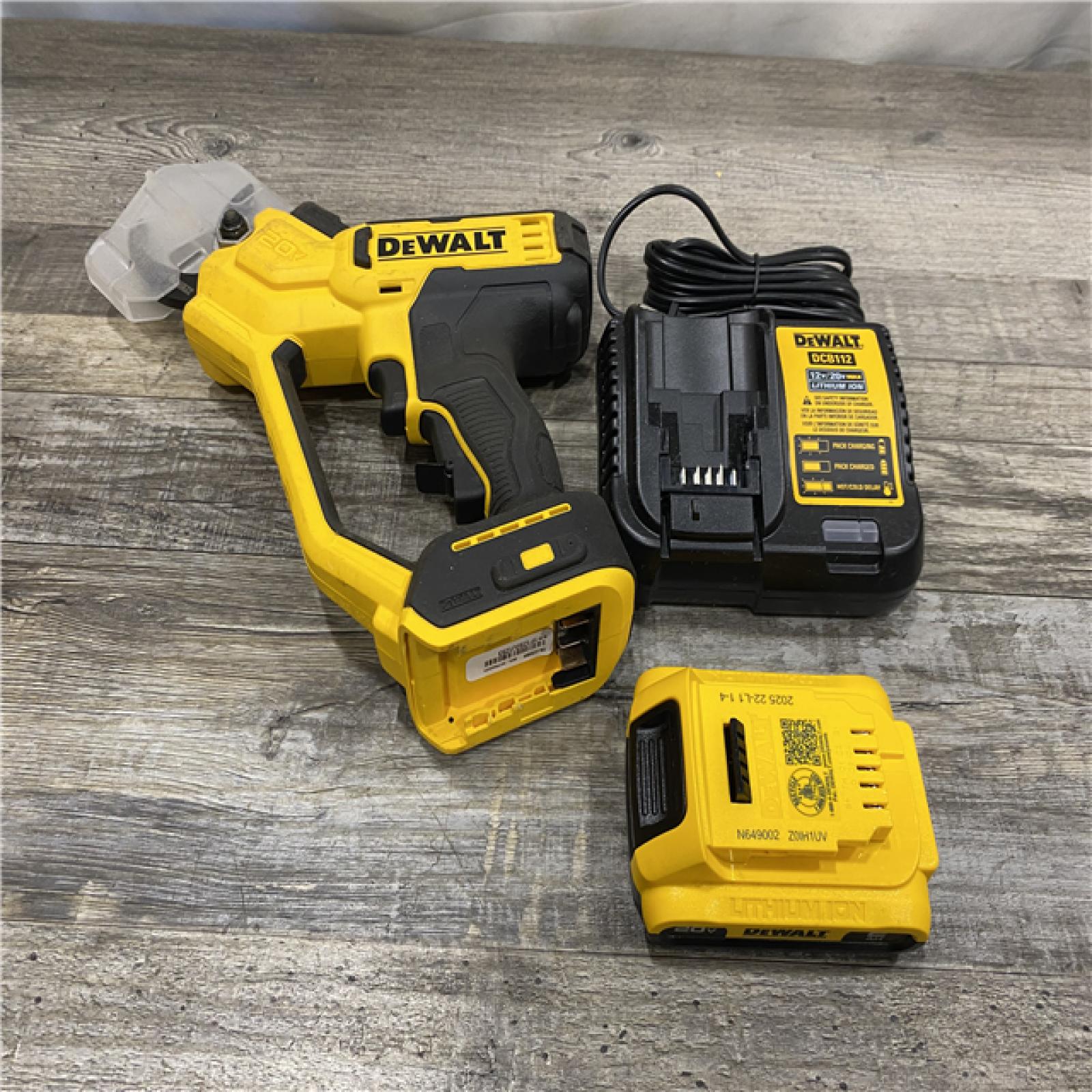 AS-IS DEWALT 20V MAX Cordless Battery Powered Pruner Kit