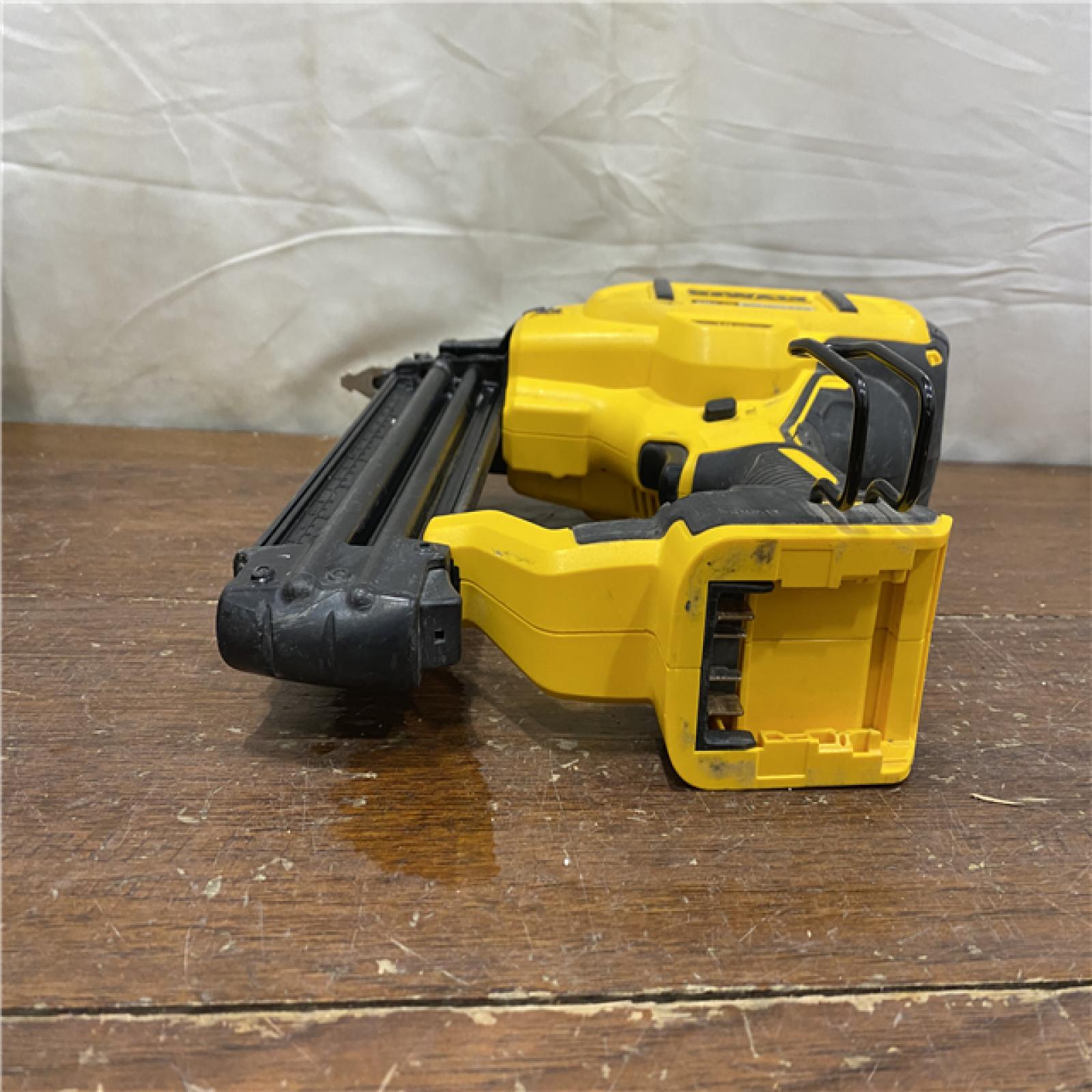 AS-IS DEWALT 20V MAX XR 18 Gauge Brad Nailer Kit