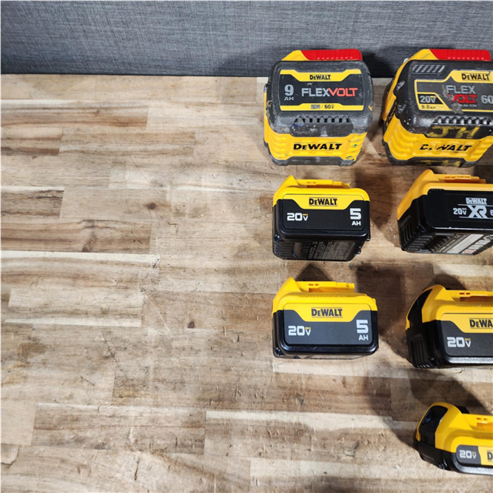 HOUSTON LOCATION - AS - IS DEWALT BATTERY PACK QTY - 10