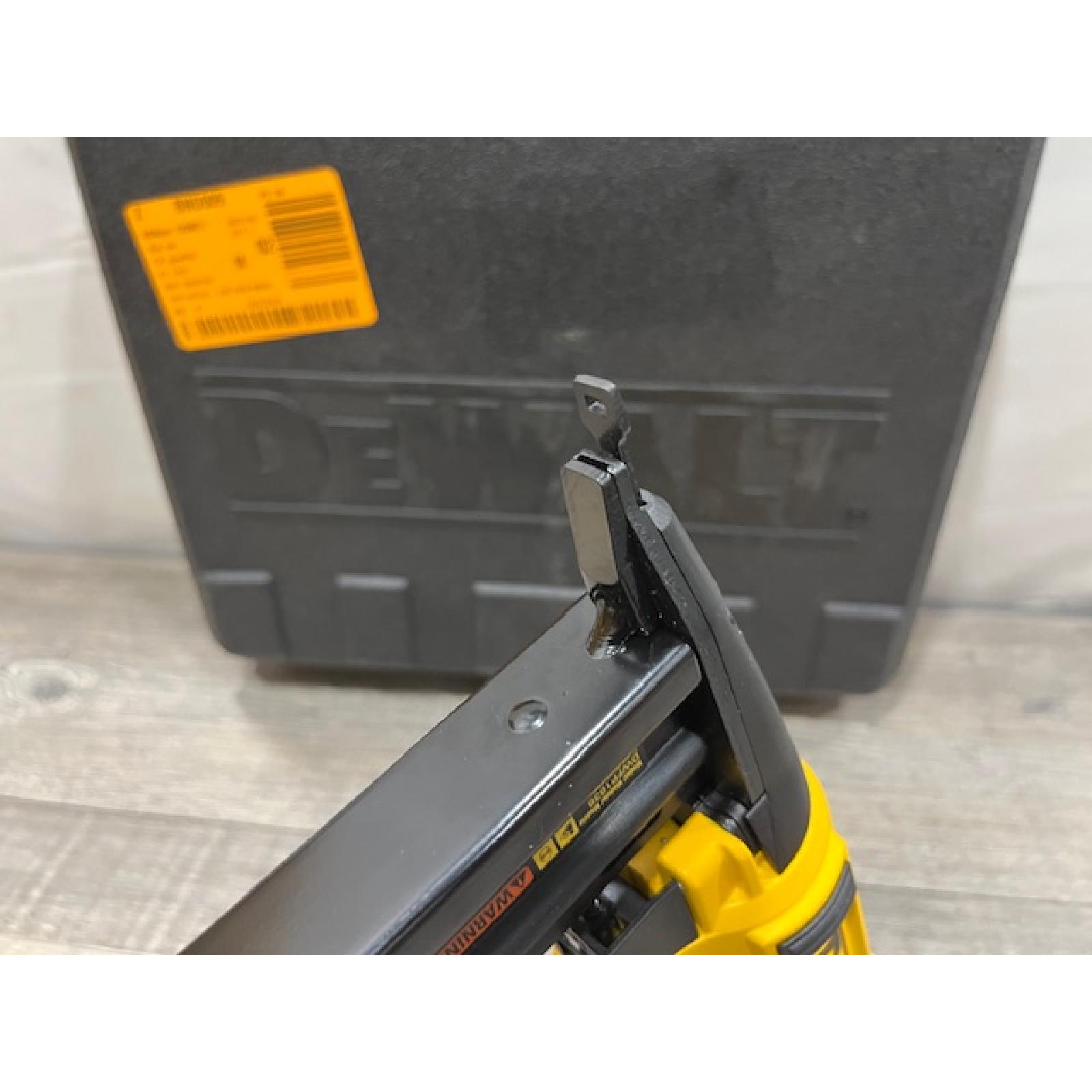 AS-IS DEWALT 12V MAX Lithium-Ion 100 ft. Green Self-Leveling 3-Beam 360 Degree Laser Level Kit