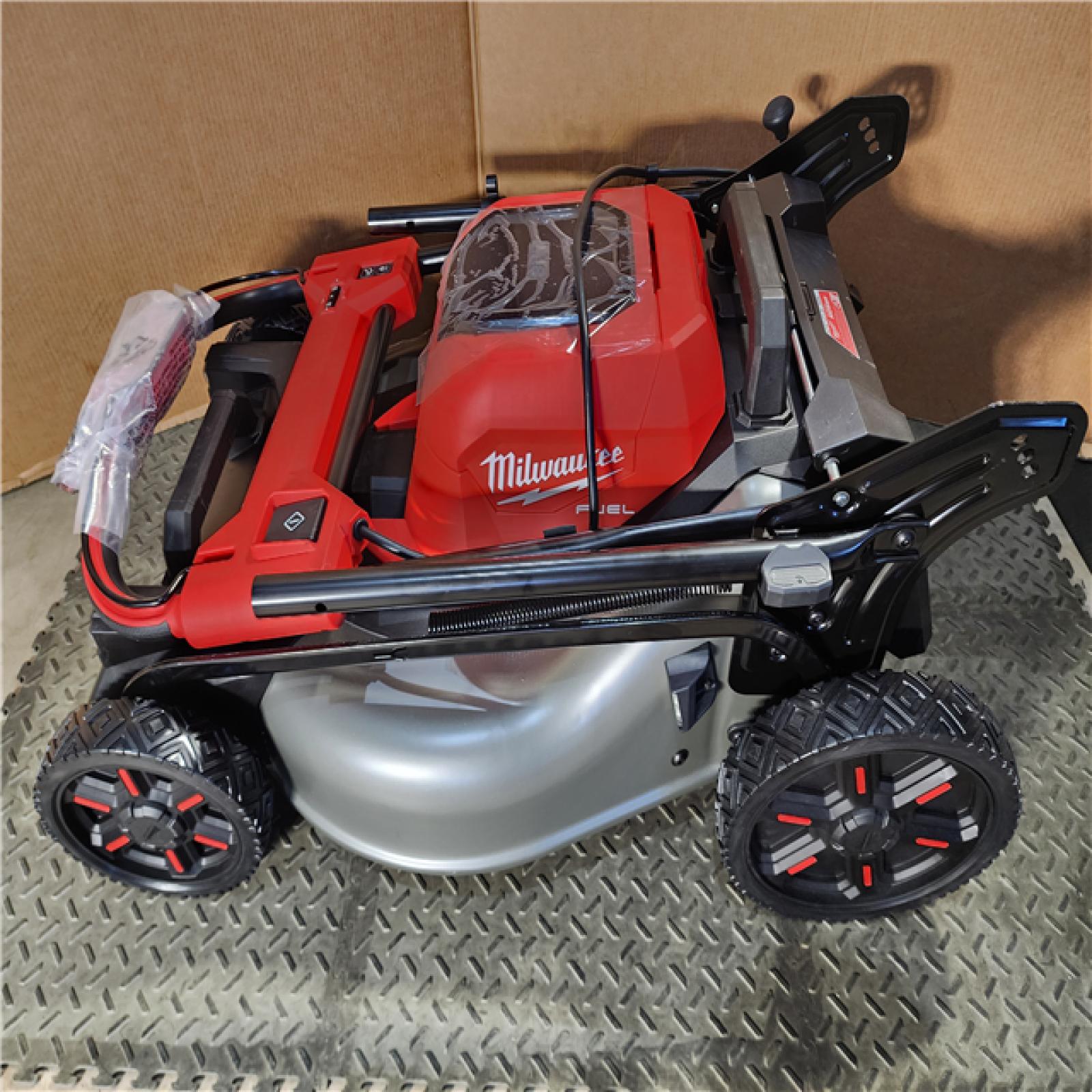 HOUSTON LOCATION - AS-IS Milwaukee M18 FUEL Brushless Cordless 21 in. Walk Behind Dual Battery Self-Propelled Mower Kit W/ RAPID CHARGER