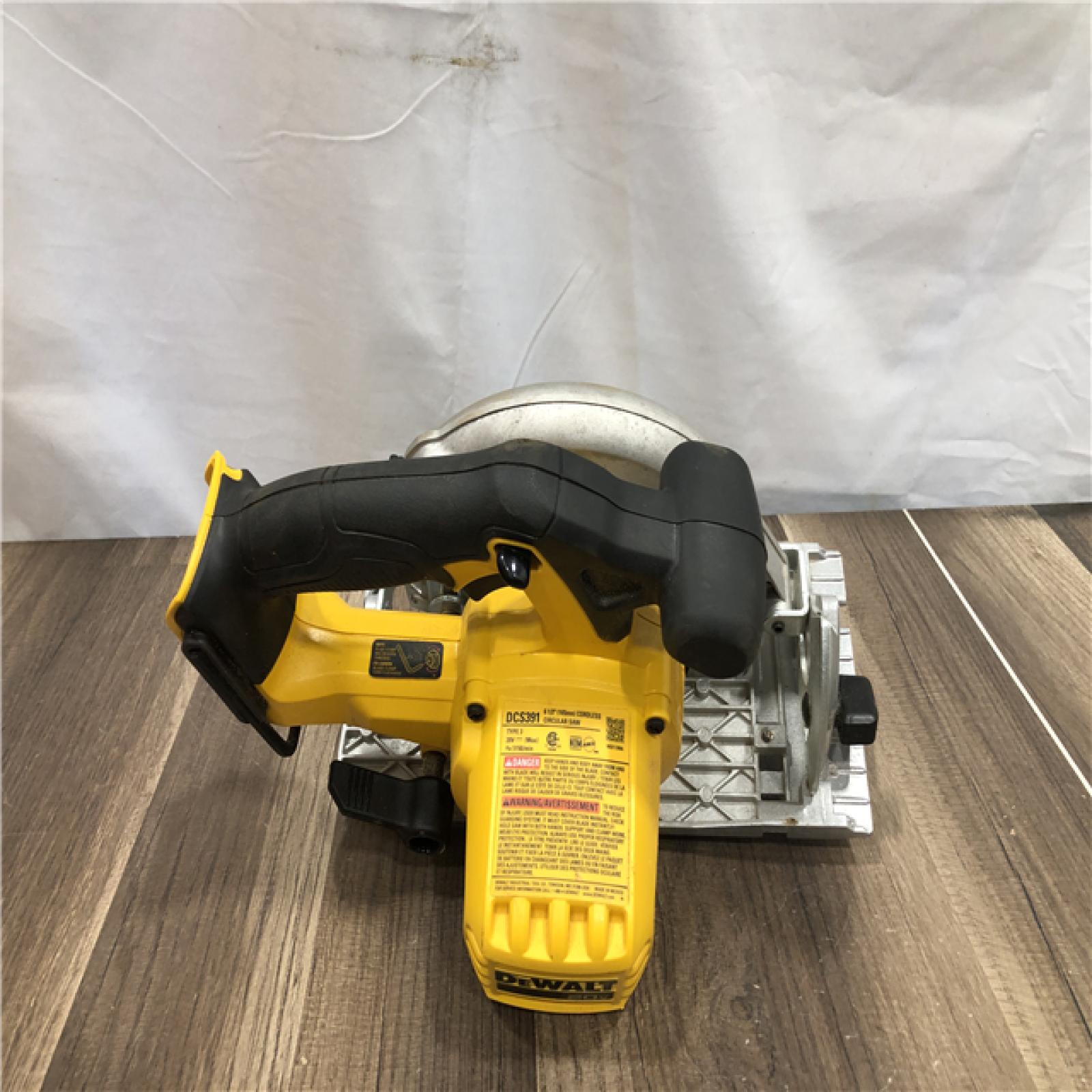 AS-IS DEWALT 20V MAX Cordless 6.5 in. Sidewinder Style Circular Saw (Tool Only)