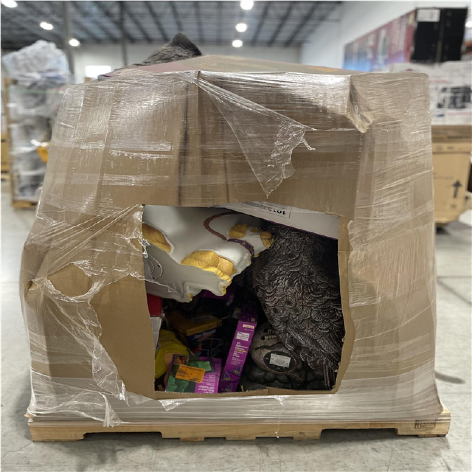 DALLAS LOCATION- AS - IS ASSORTED HOLIDAY DECORATIONS PALLET