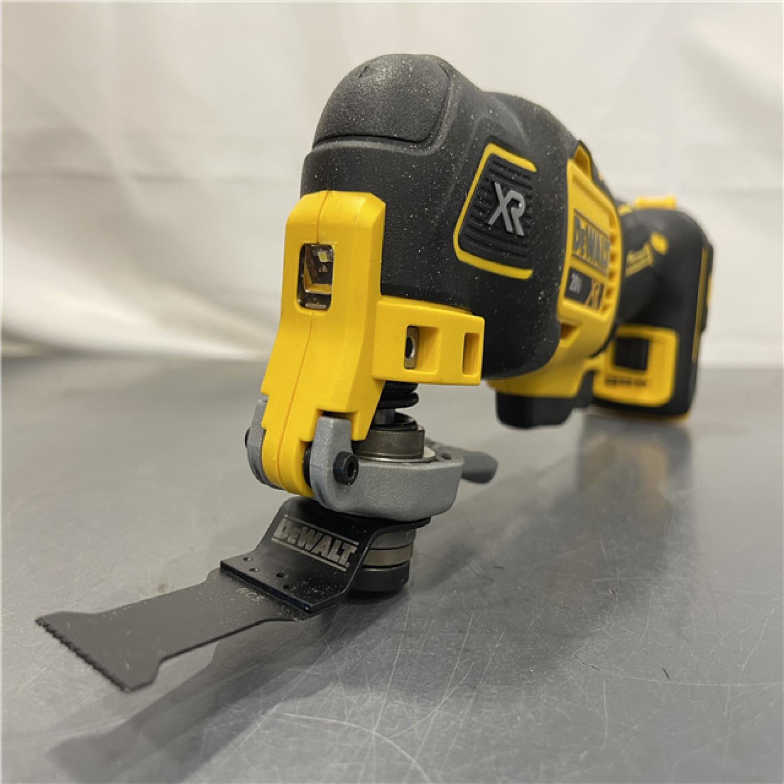 AS-IS - DEWALT 20-Volt MAX XR Cordless 3-speed Brushless Oscillating Multi Tool
