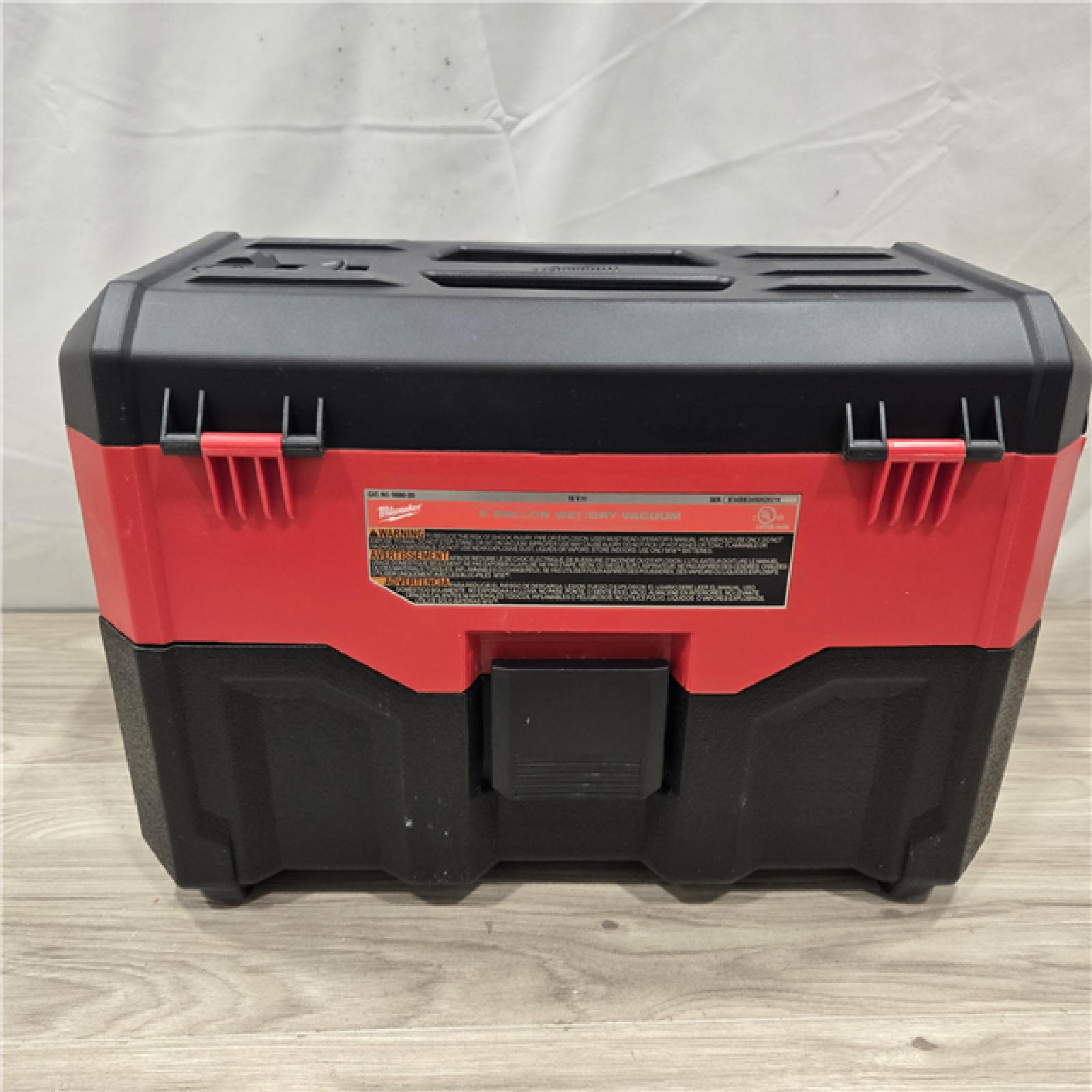 AS-IS Milwaukee M18 Vacuum 2Gal Hose Access (Tool-Only)