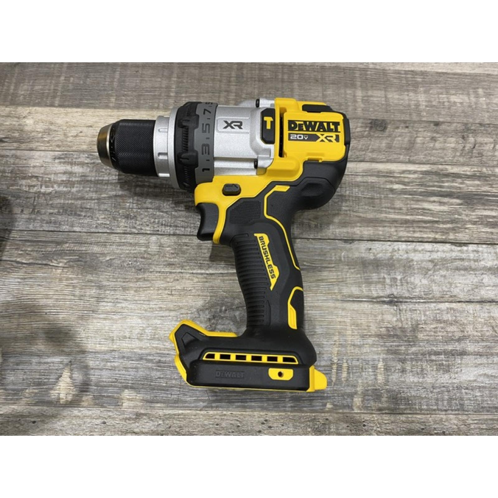 AS-IS DEWALT Atomic 20V Max Lithium-Ion Brushless Cordless Compact 1/4 in. Impact Driver Kit