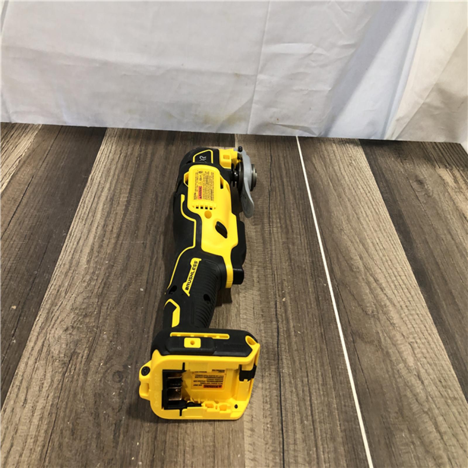 AS-IS DEWALT 20V MAX XR Cordless Brushless 3-Speed Oscillating Multi Tool (Tool Only)