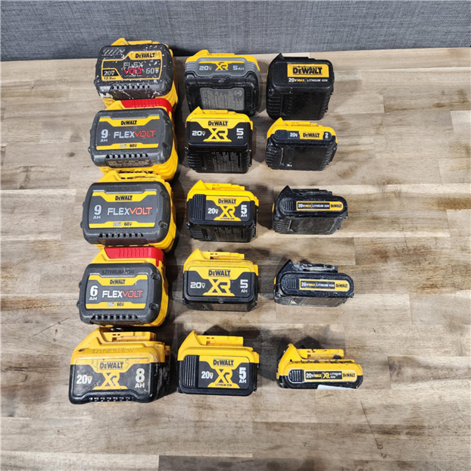 HOUSTON LOCATION - AS-IS DEWALT BATTERY PACK QTY - 15