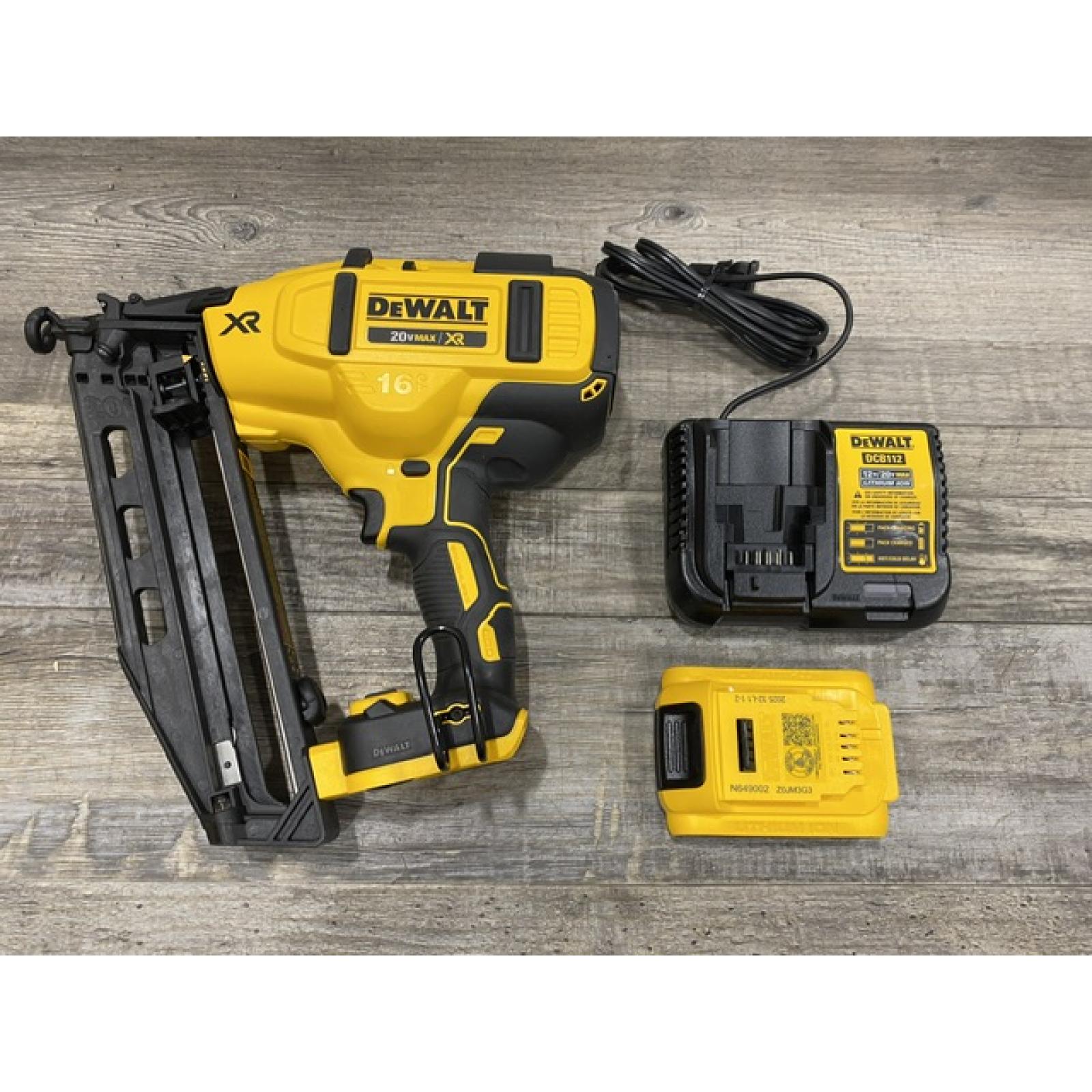 AS-IS DEWALT 20V MAX XR 16-Gauge Electric Cordless Angled Finishing Nailer Kit