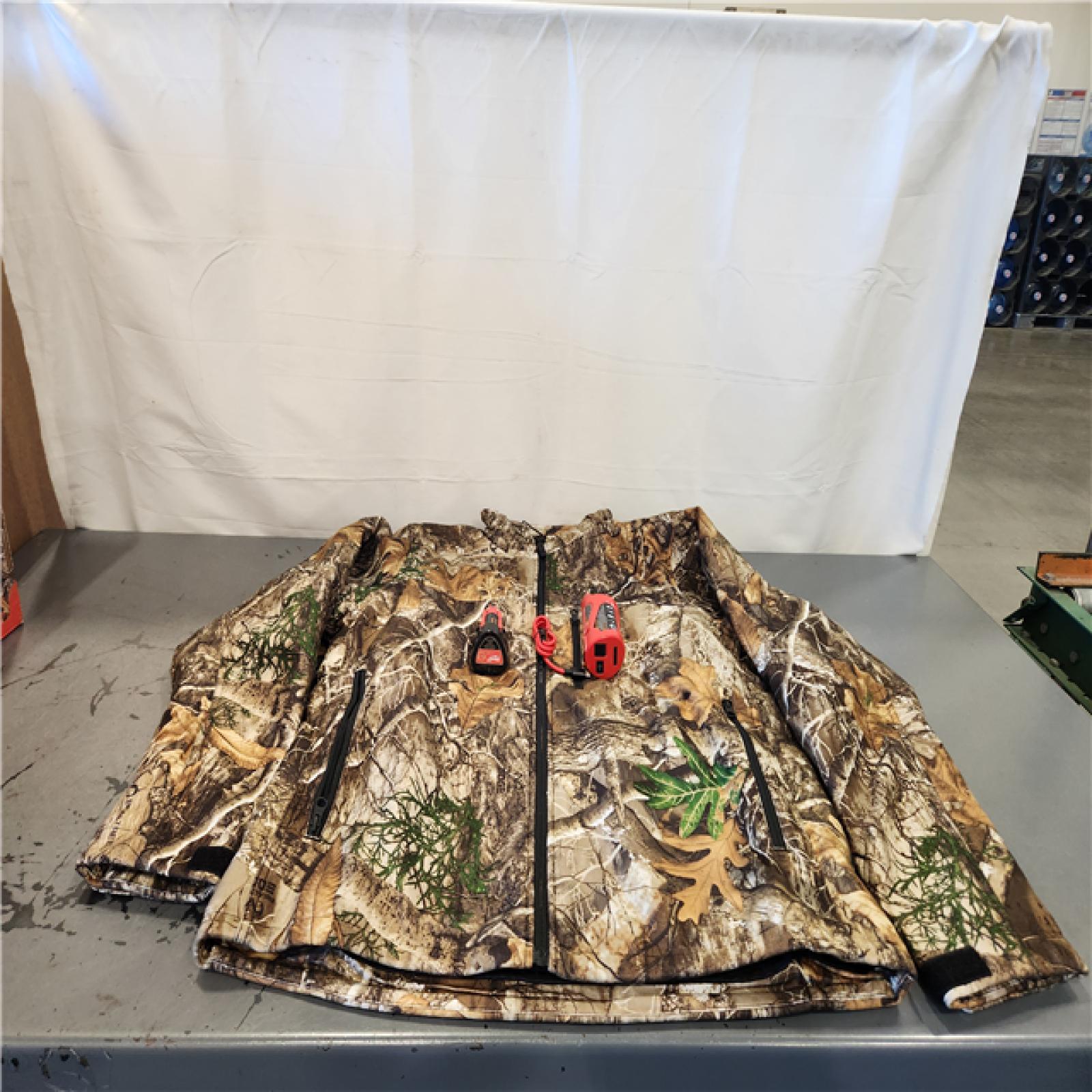 AS-IS- Milwaukee L Unisex Heated Jacket Kit Brown/Camo