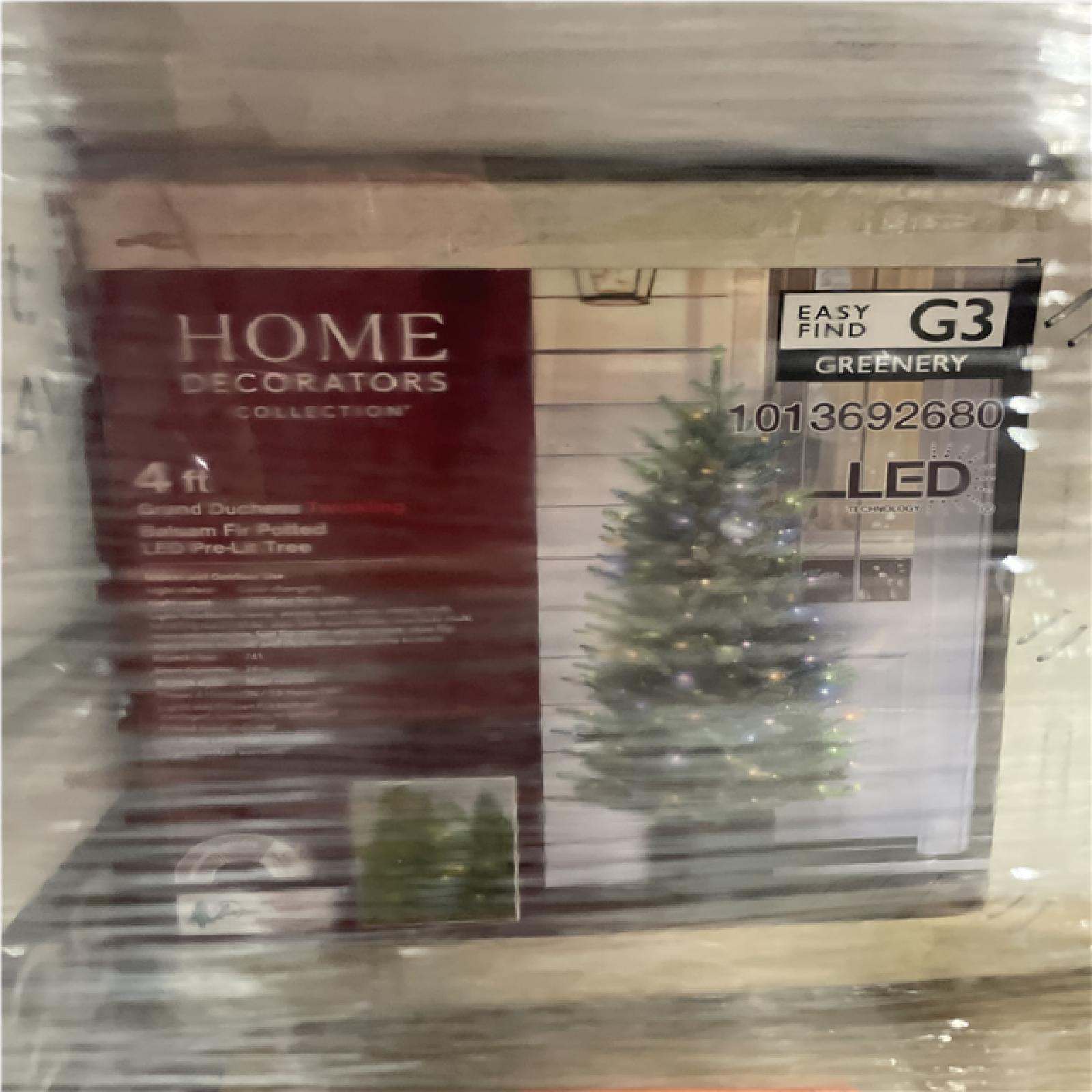 DALLAS LOCATION- AS-IS ASSORTED CHRISTMAS TREES PALLET (8 units)