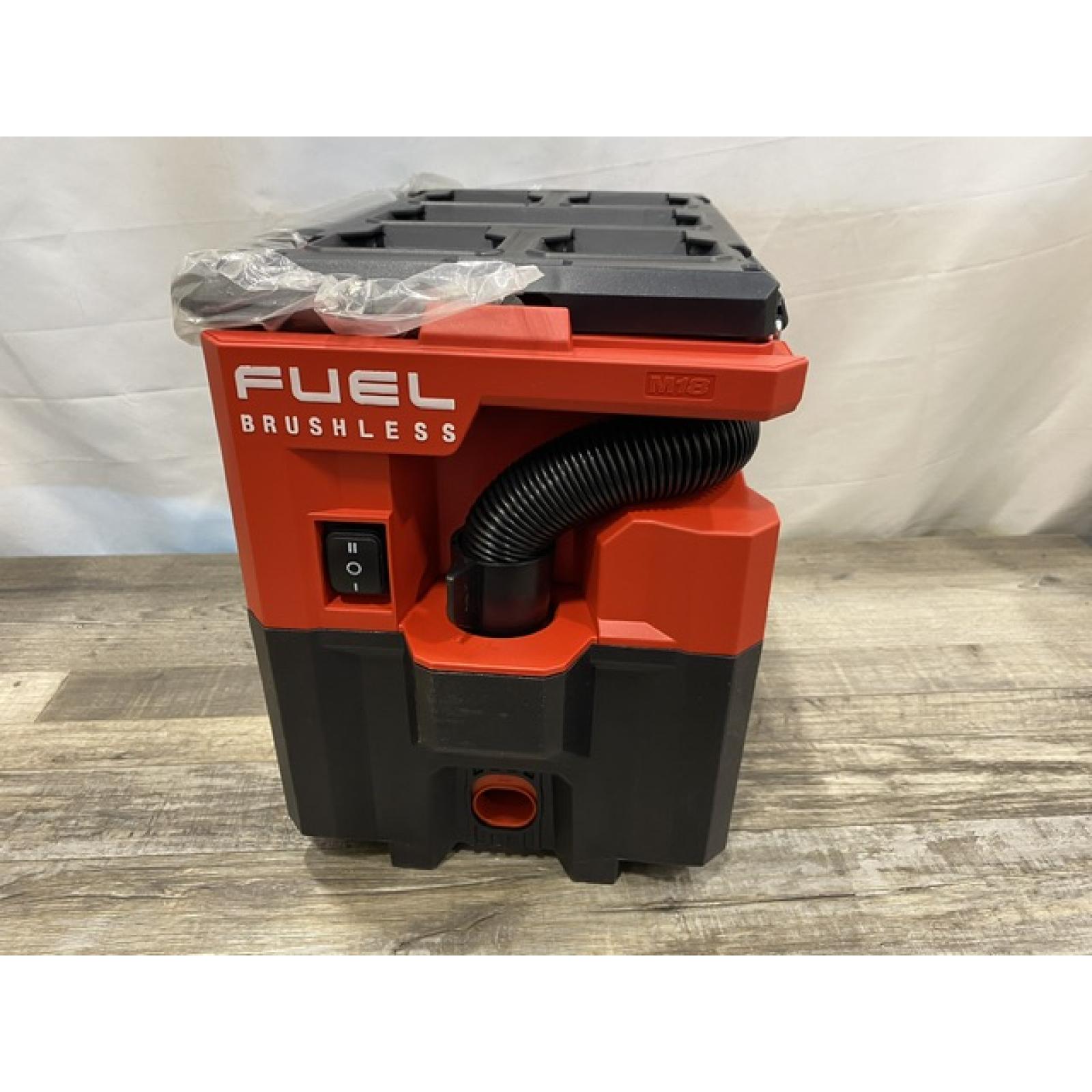 LIKE NEW - Milwaukee  FUEL PACKOUT 18-Volt Lithium-Ion Cordless 2.5 Gal. Wet/Dry Vacuum (Vacuum-Only)