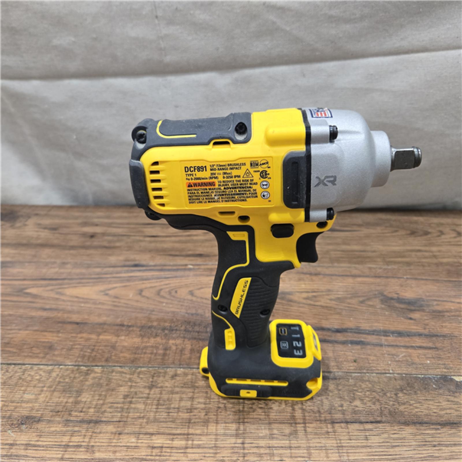 AS-IS Dewalt 20v Max 1/2  Mid-range Impact Wrench  Hog Ring  Tool Only
