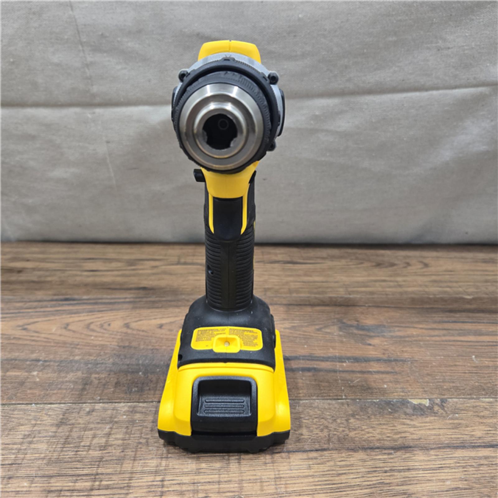AS-IS DEWALT ATOMIC COMPACT SERIES 20V MAX* Brushless Cordless 1/2 Drill/Driver Kit