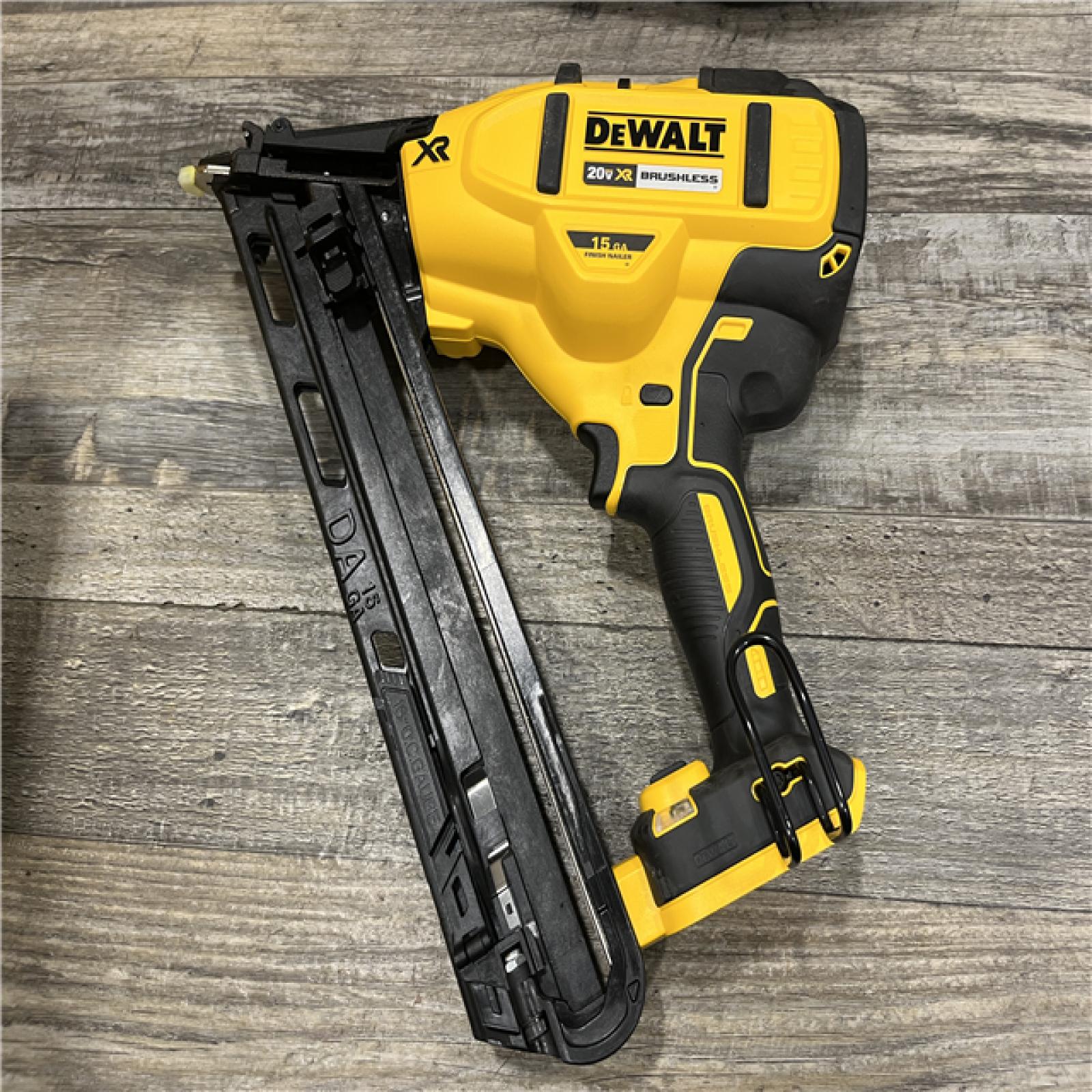 AS-IS DEWALT 20V MAX XR Lithium-Ion Cordless 2-1/2 in. 15-Gauge Finish Nailer Kit
