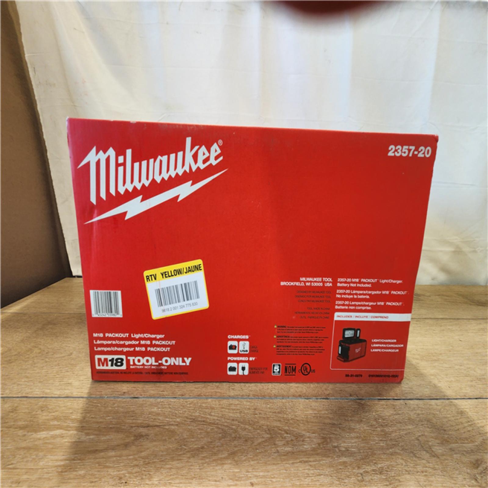 NEW- Milwaukee Tool M18 Packout Light/Charger