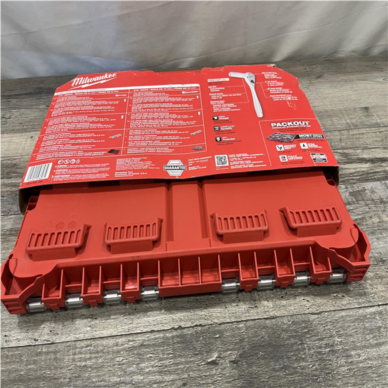 NEW - Milwaukee 3/8 in. and 1/4 in. Drive SAE/Metric Ratchet and Socket Mechanics Tool Set with PACKOUT Case (106-Piece)